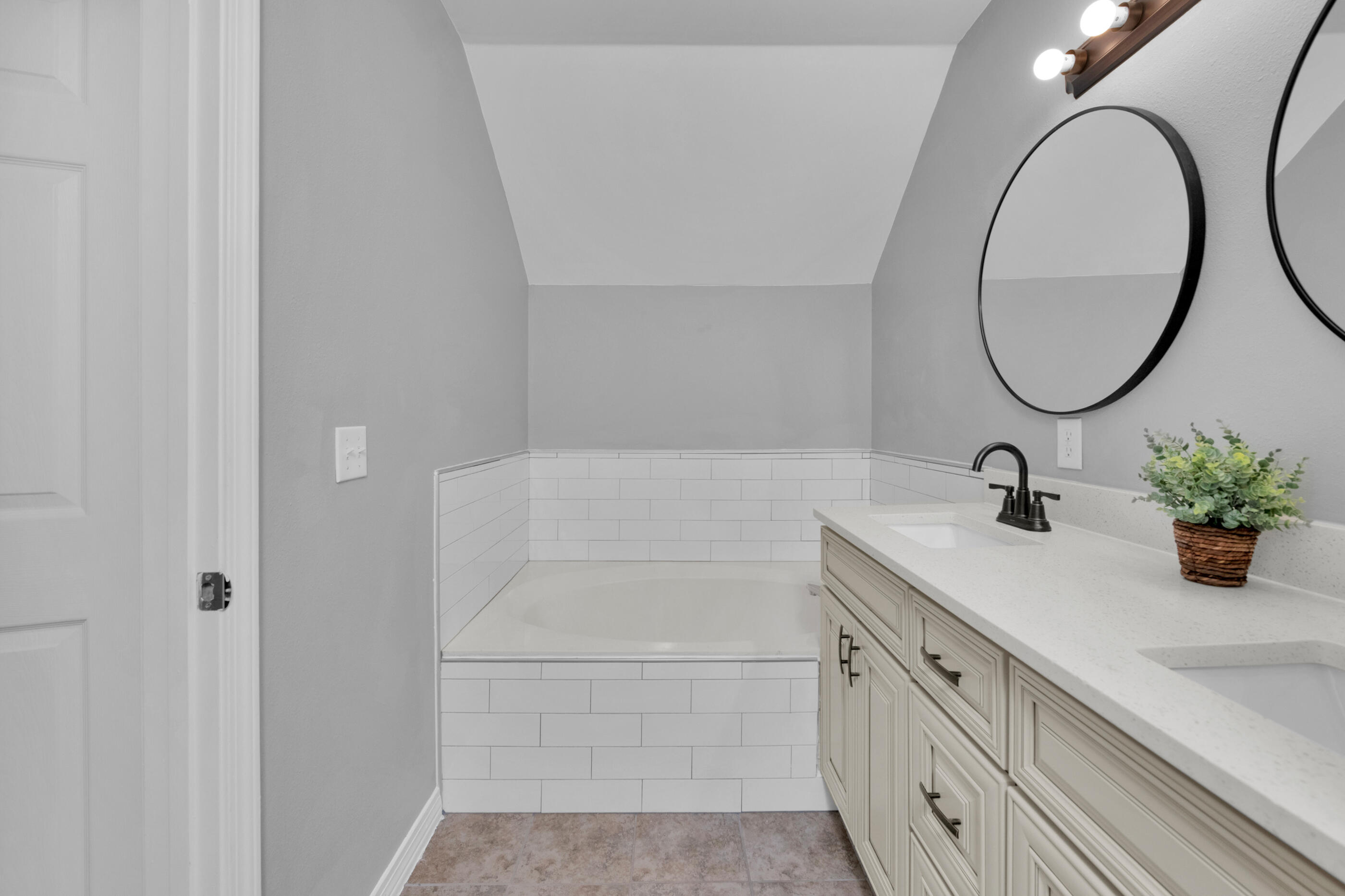 PINNACLE POINT - Residential