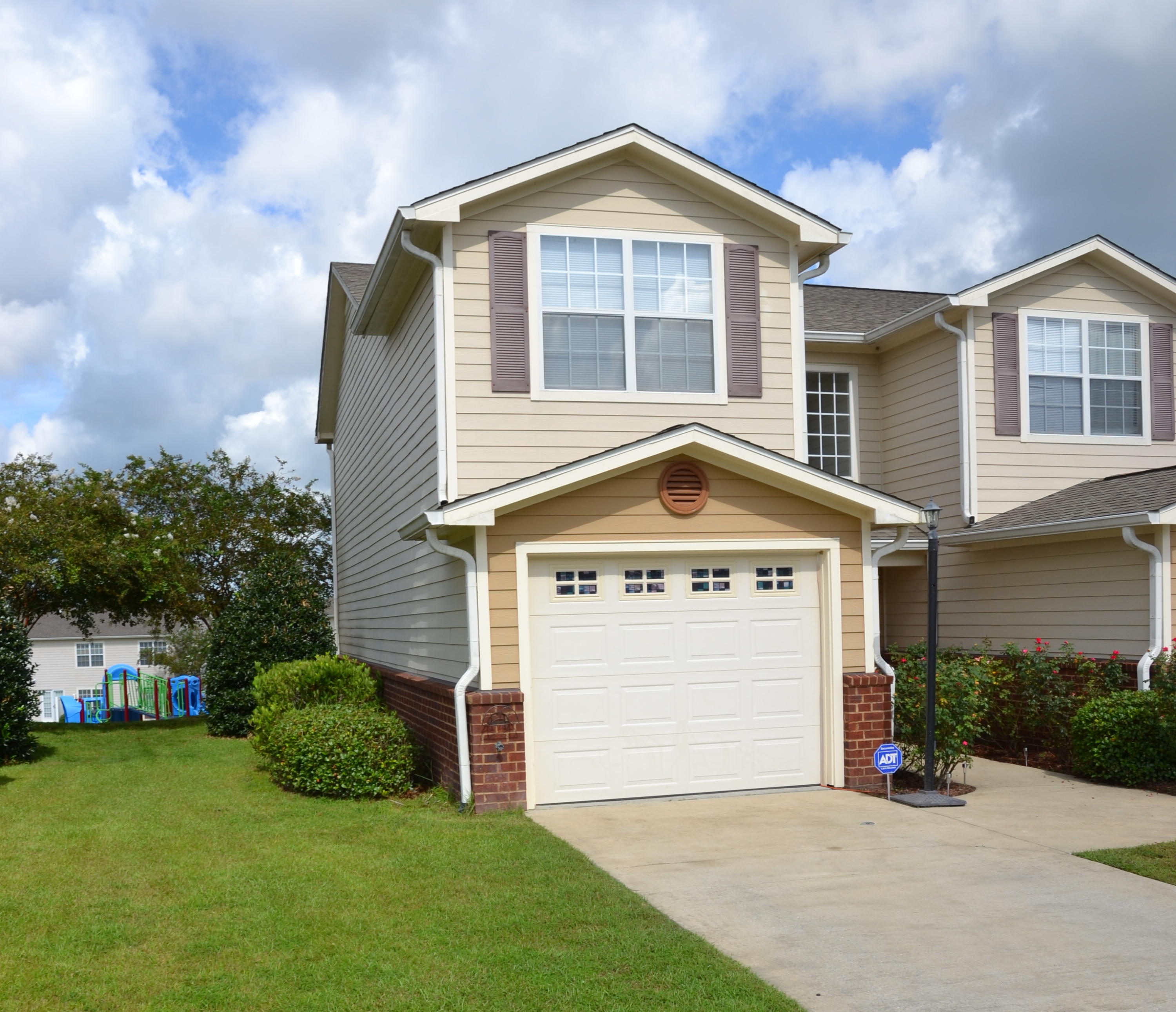 EAGLES LANDING T/H LOT 1 BLK FF - Residential