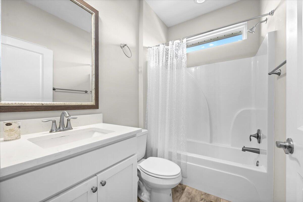 ROBLEDAL ESTATES - Residential