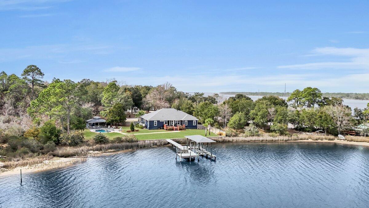 ROBLEDAL ESTATES - Residential