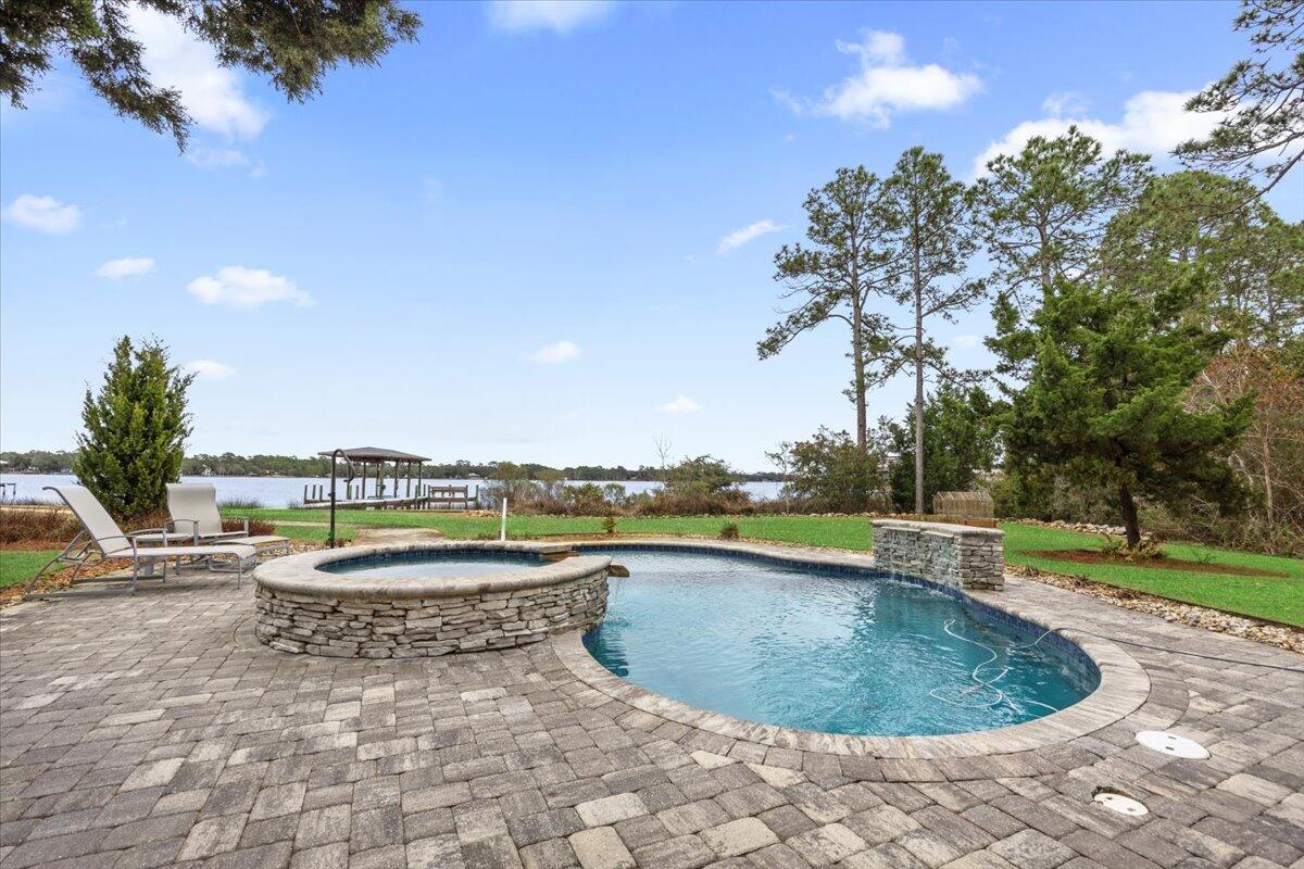 ROBLEDAL ESTATES - Residential