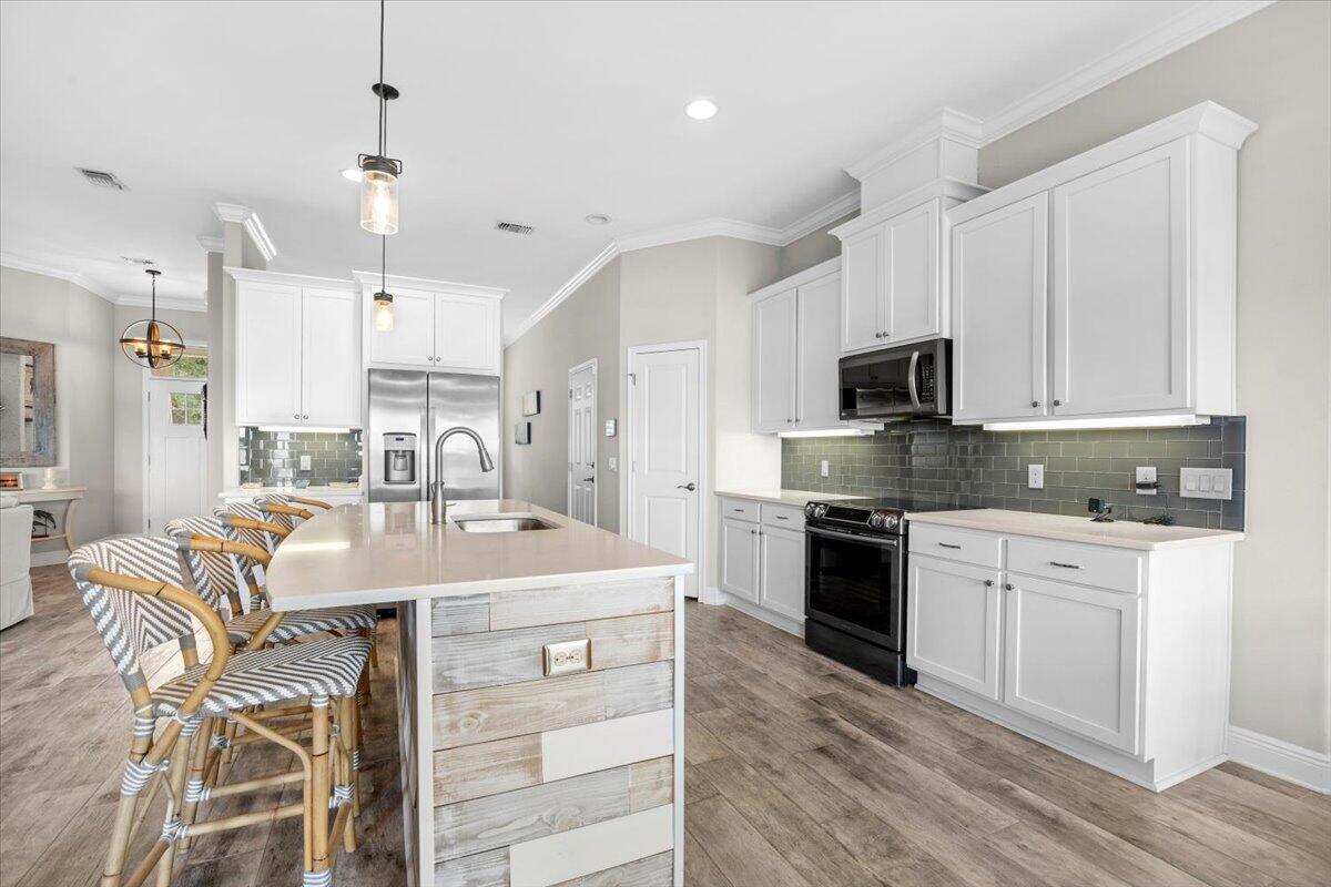 ROBLEDAL ESTATES - Residential