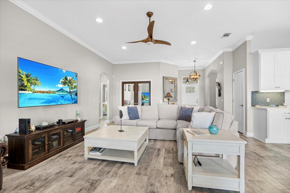 ROBLEDAL ESTATES - Residential