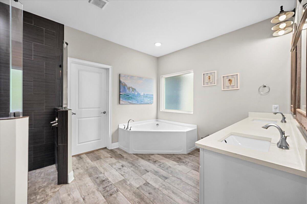 ROBLEDAL ESTATES - Residential