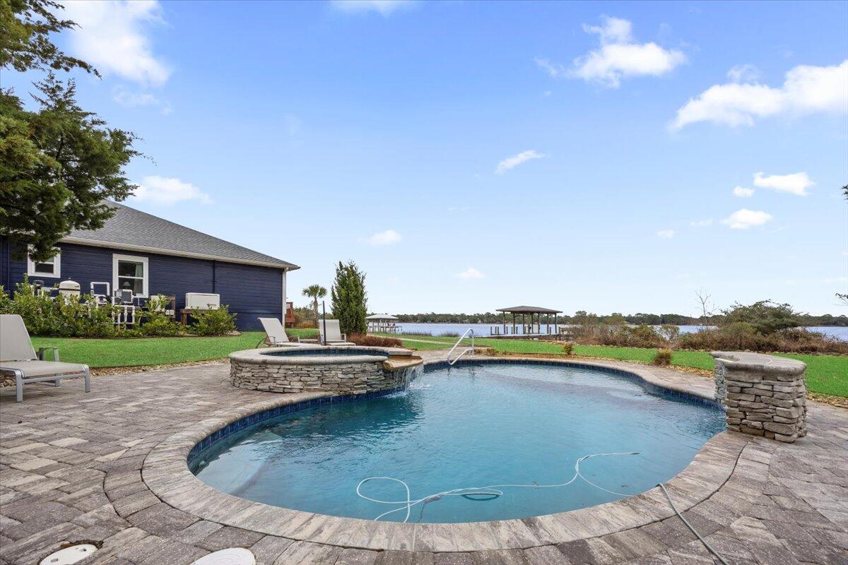 ROBLEDAL ESTATES - Residential