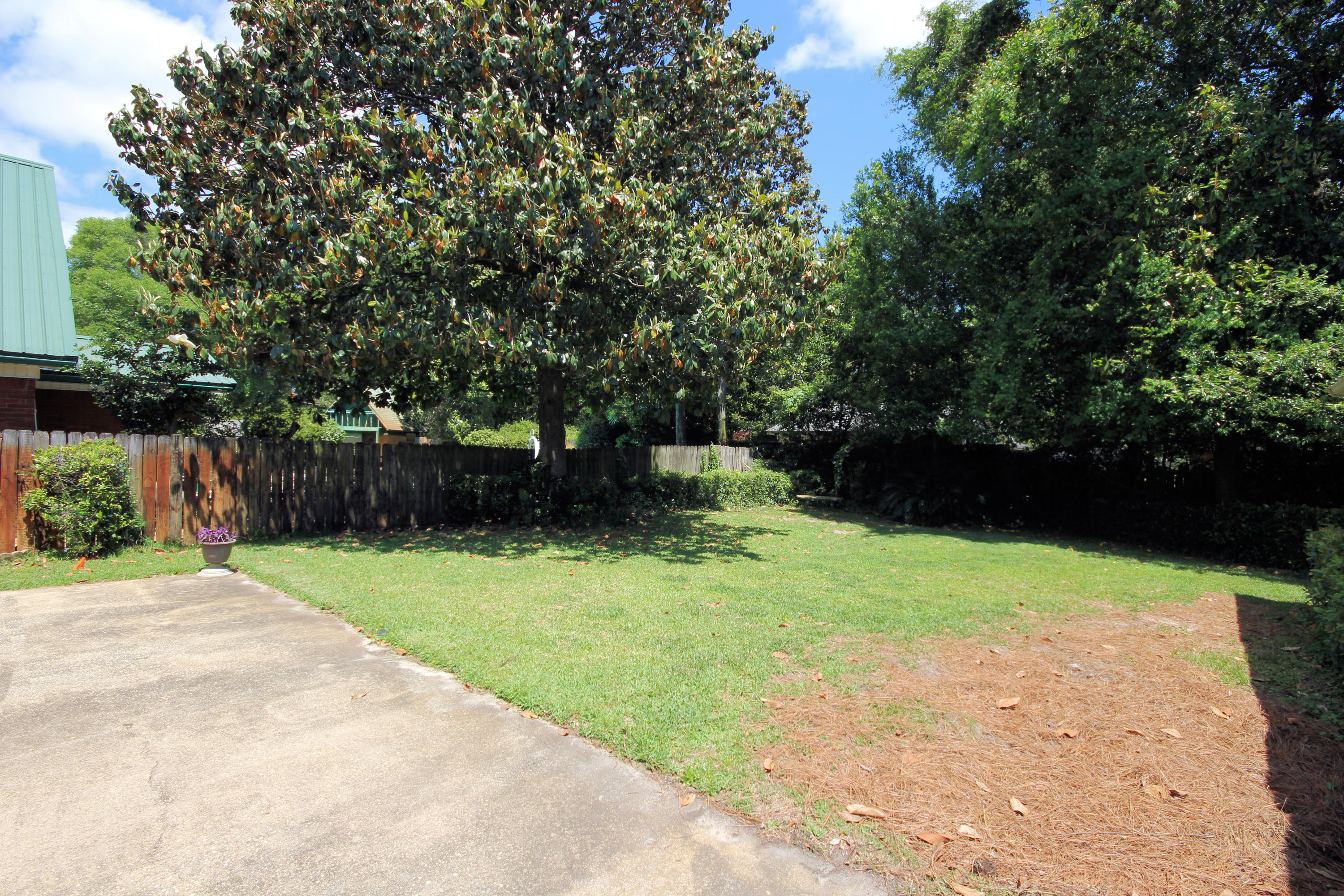 FOREST MANOR 1ST ADDN - Residential