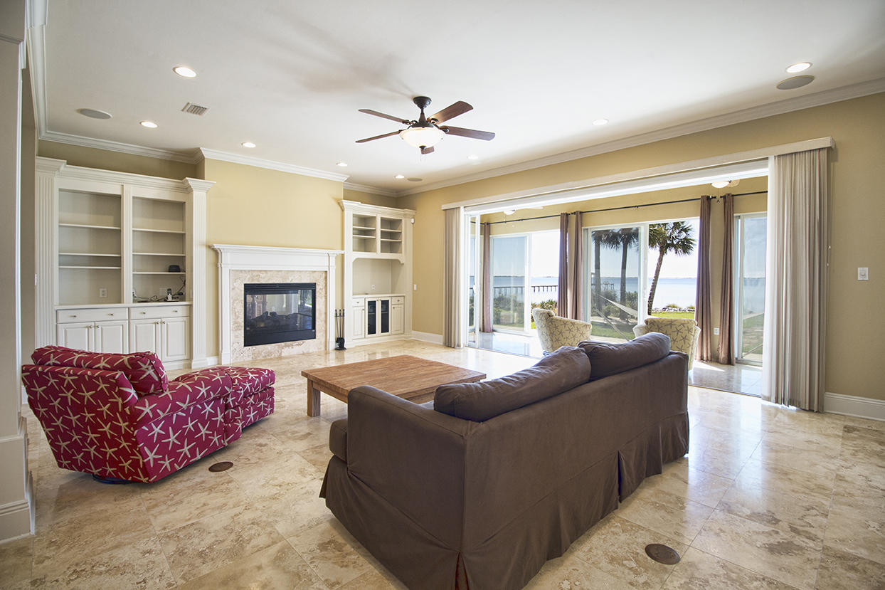 PRITCHARD POINT - Residential