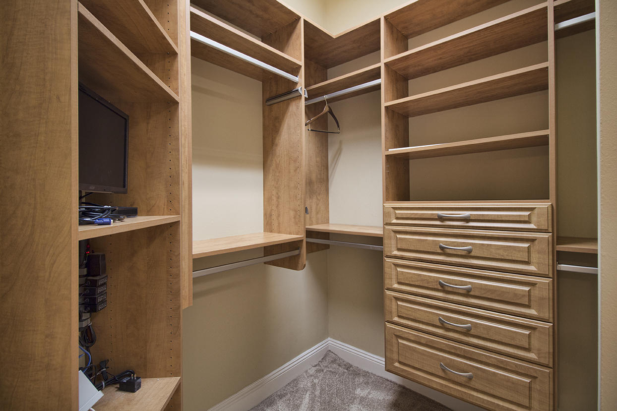 PRITCHARD POINT - Residential