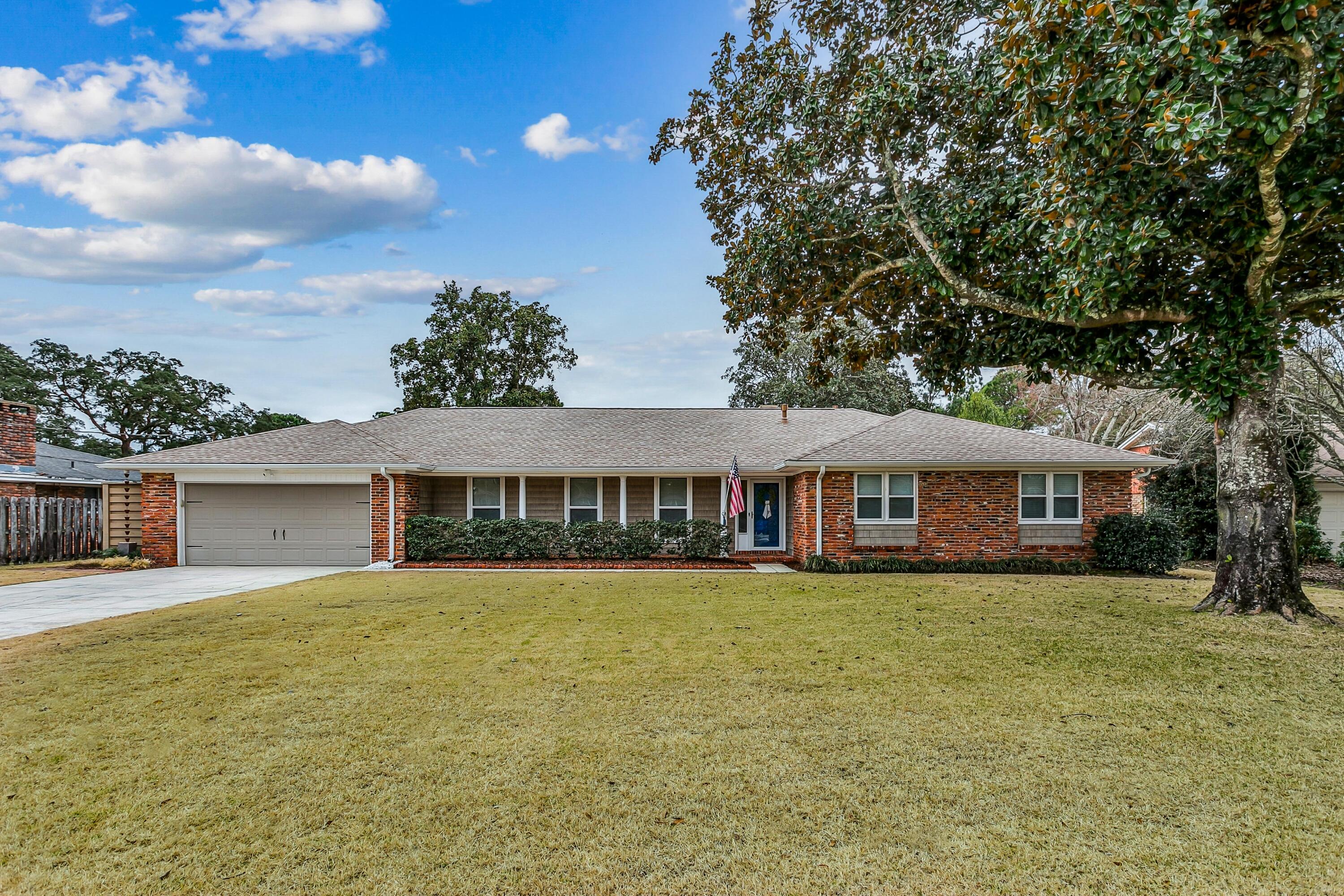 LAKE LORRAINE ESTATES - Residential