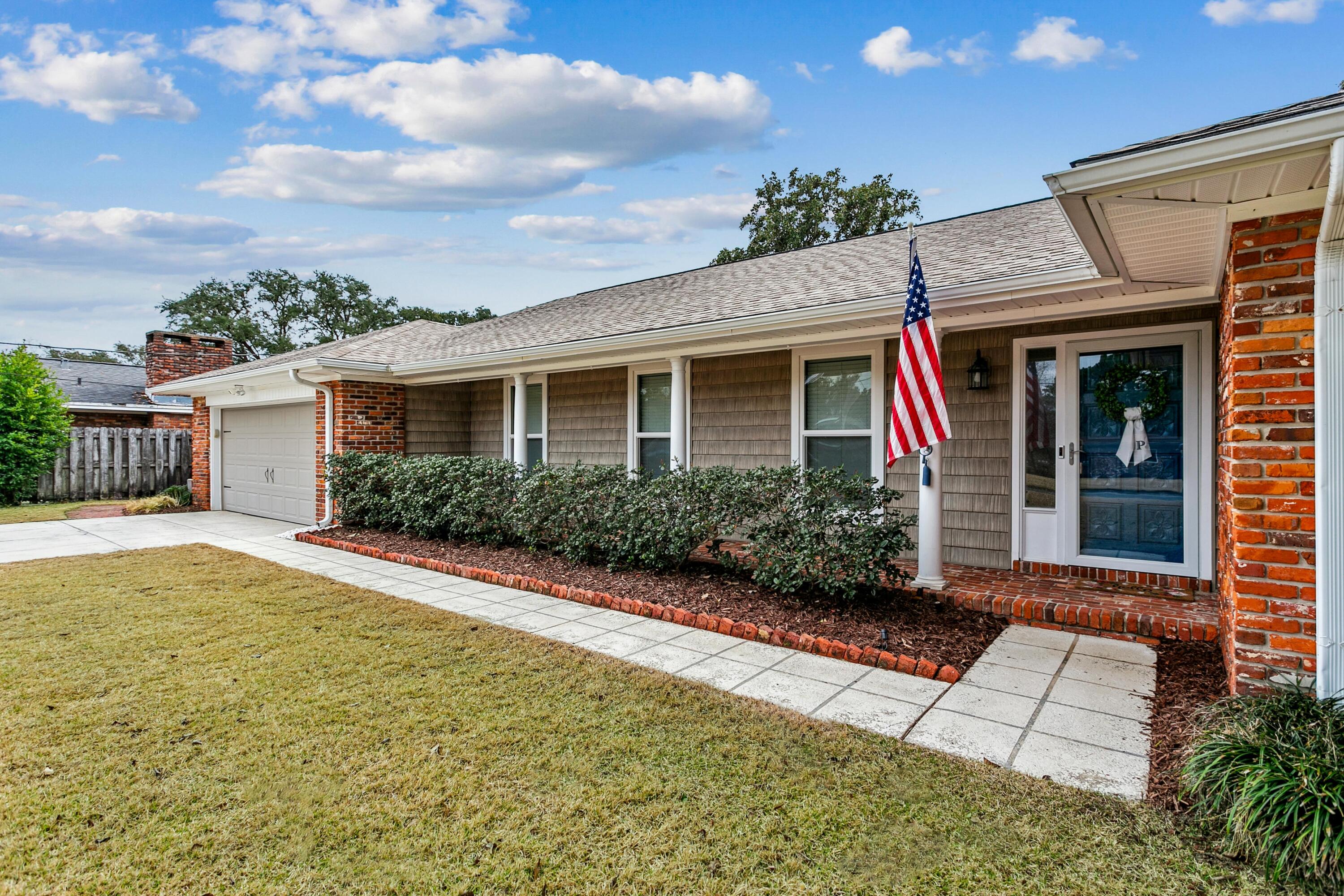 LAKE LORRAINE ESTATES - Residential