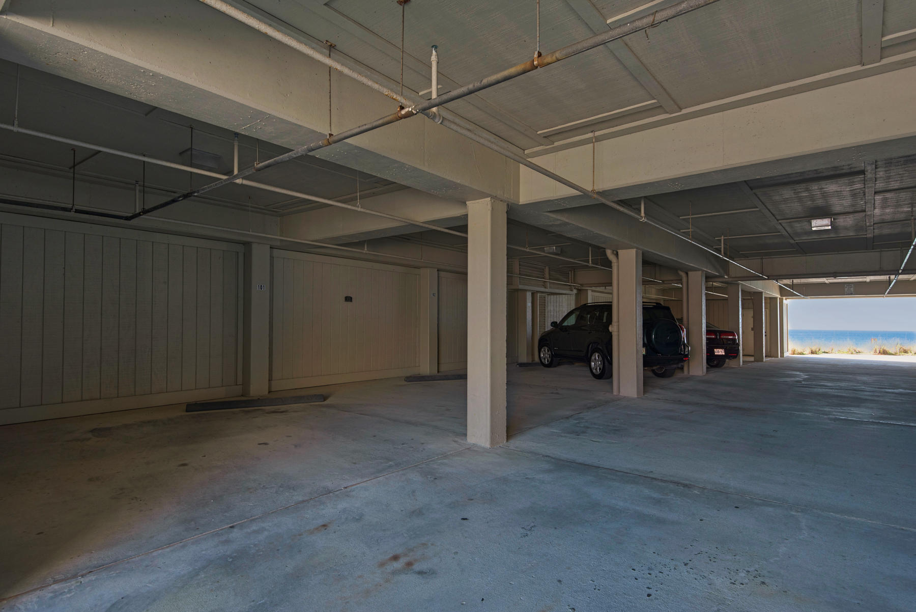 JOURNEYS END CONDO - Residential