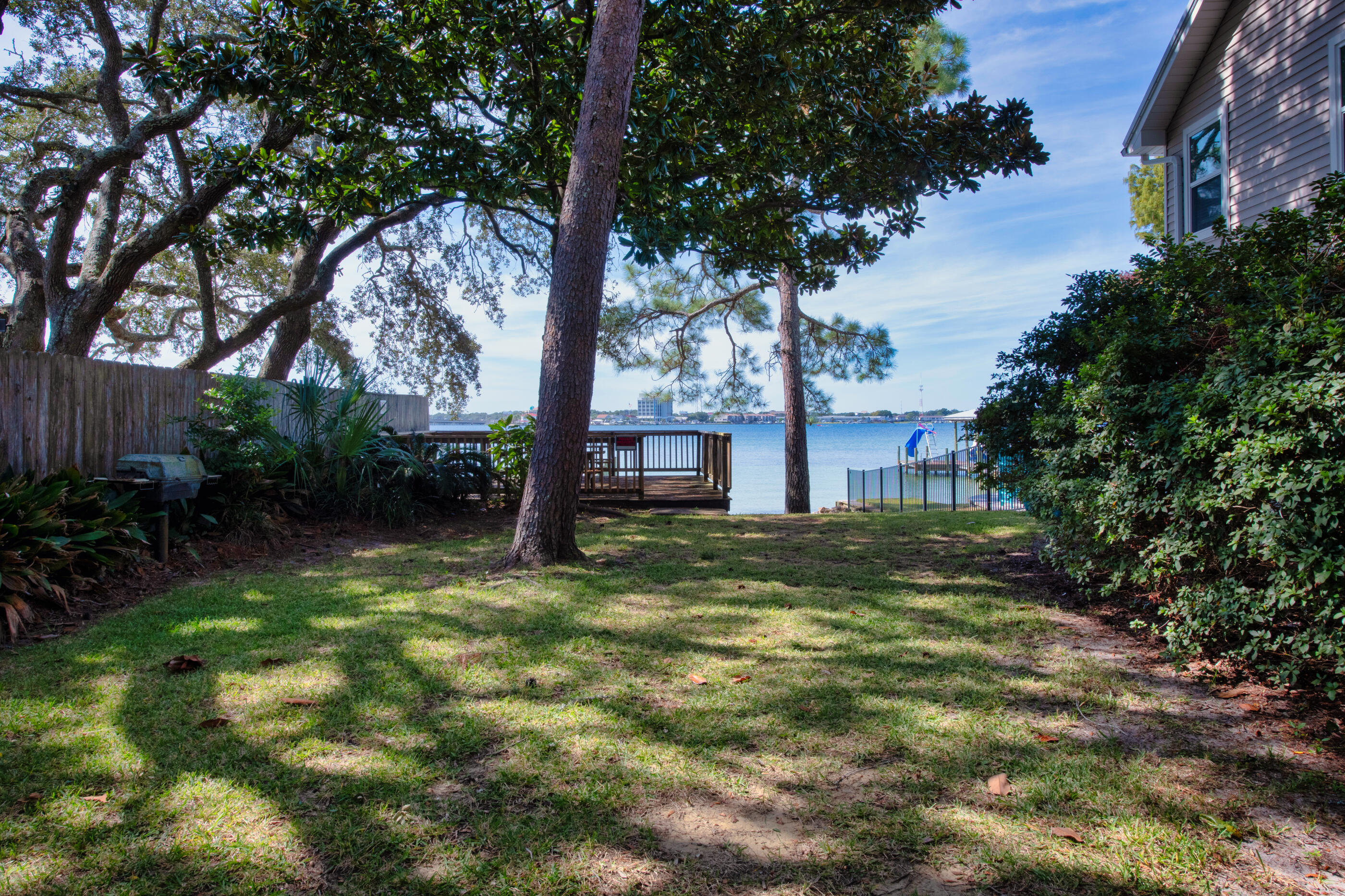 PALM SHORES - Residential