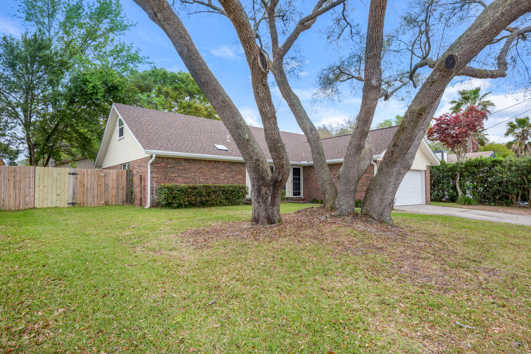 TANGLEWOOD S/D 1ST ADDN - Residential Lease