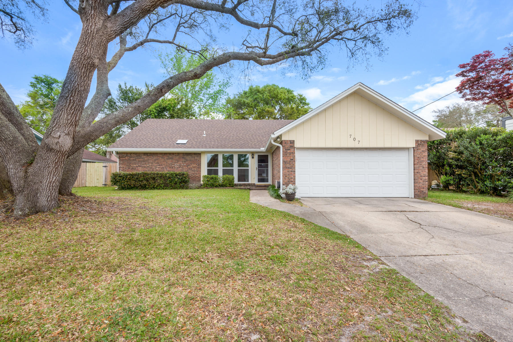 This rock solid beauty awaits you at the end of the day! You are welcomed home into the living room that offers so much natural light! There are more relaxing rooms that include a family room with a wood burning fireplace that also opens up to a nice dining room with chandelier and a kitchen with plenty of cabinet and counter space. Did we tell you about the additional totally enclosed Florida Room? All flooring on the first level have laminate/tile. There is a spare guest/game room on the second level!! The owner will also allow pets - even a big dog with non-ref pet fee (no aggressive breeds).