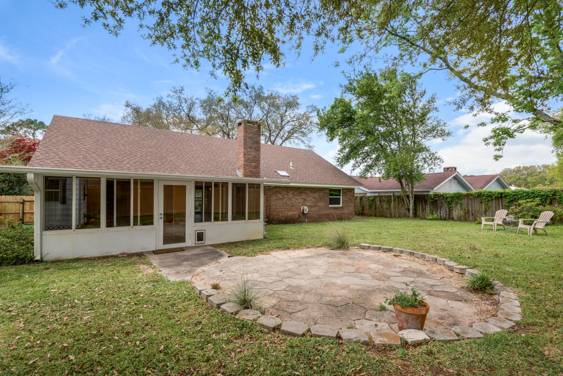TANGLEWOOD S/D 1ST ADDN - Residential Lease