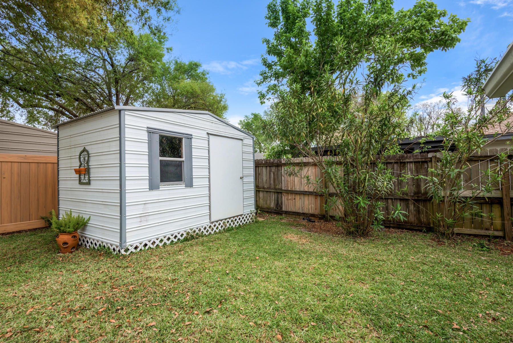 TANGLEWOOD S/D 1ST ADDN - Residential Lease