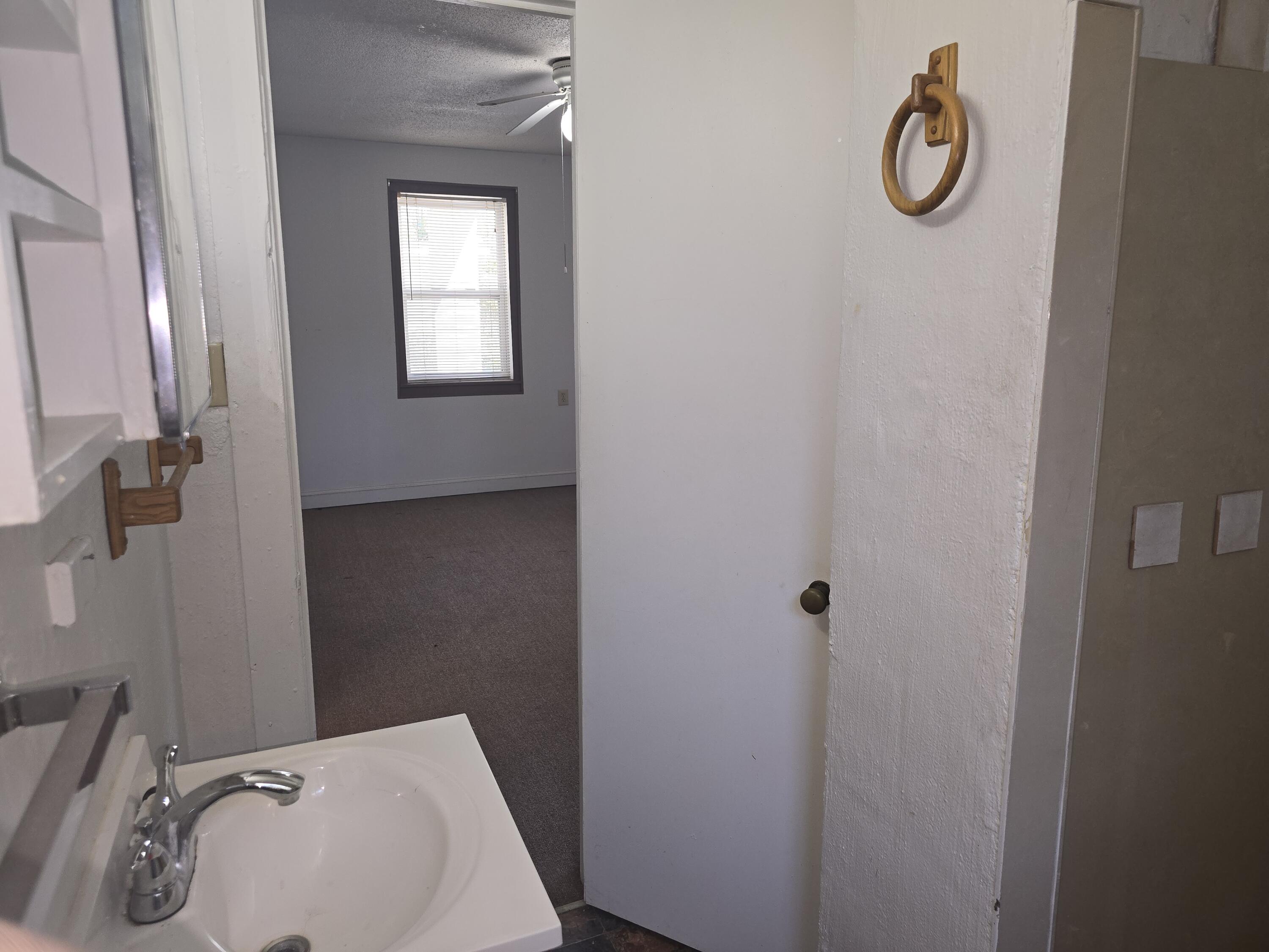 EDGEWATER APT - Residential Lease