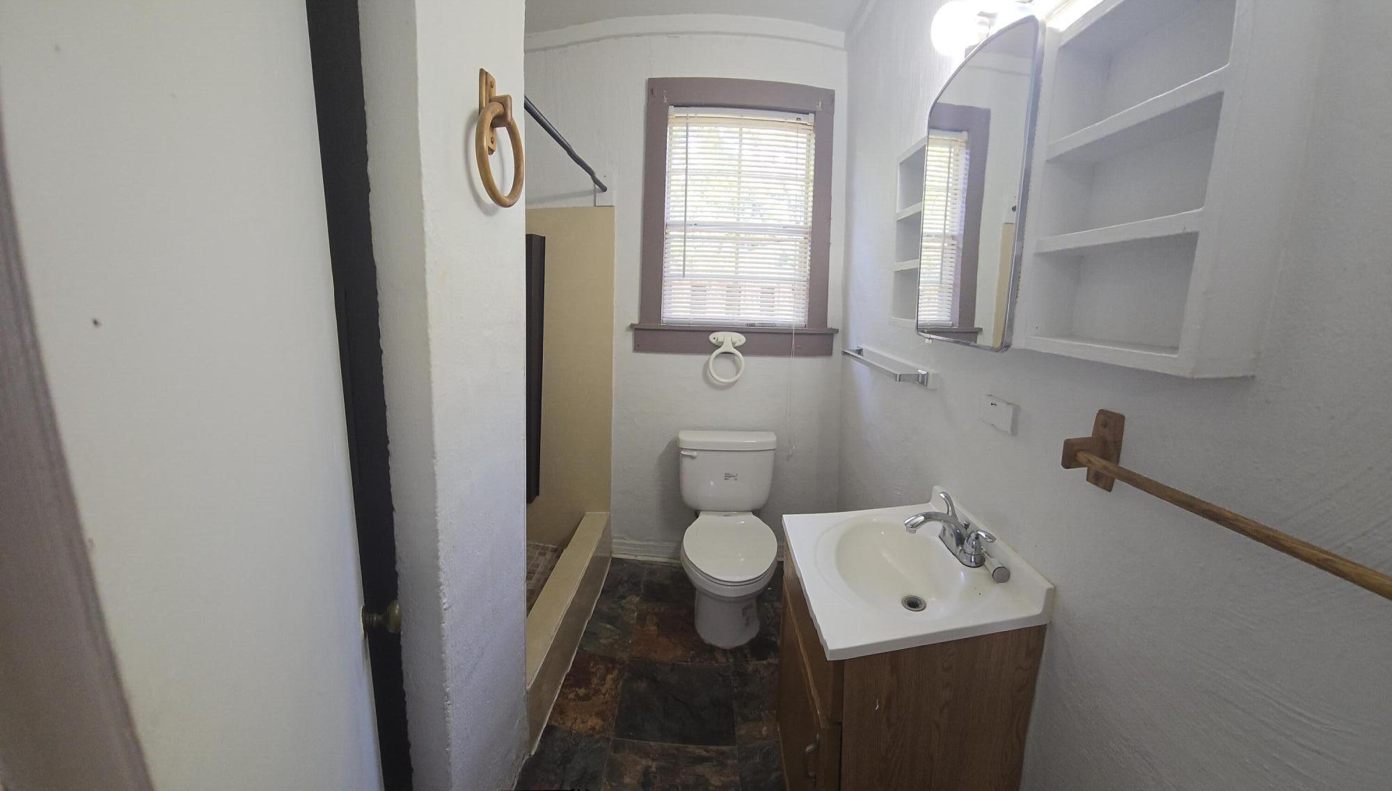 EDGEWATER APT - Residential Lease
