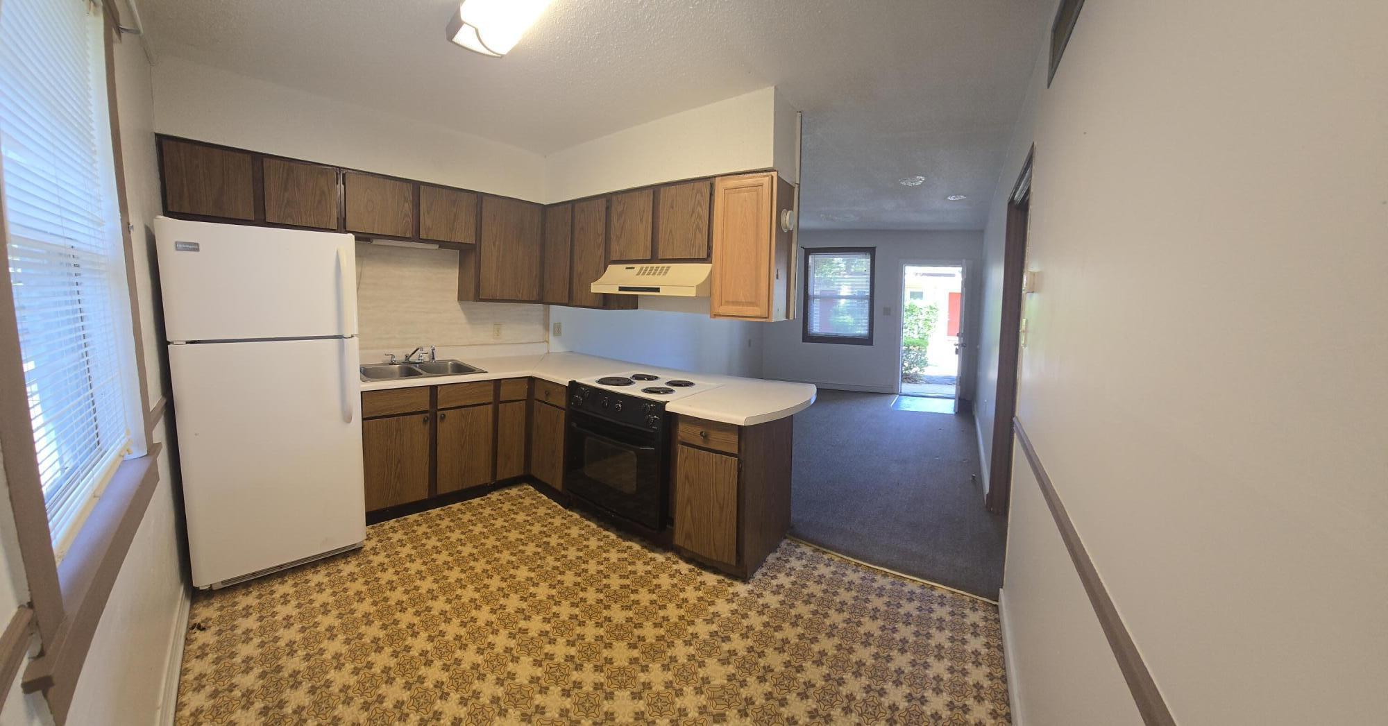EDGEWATER APT - Residential Lease