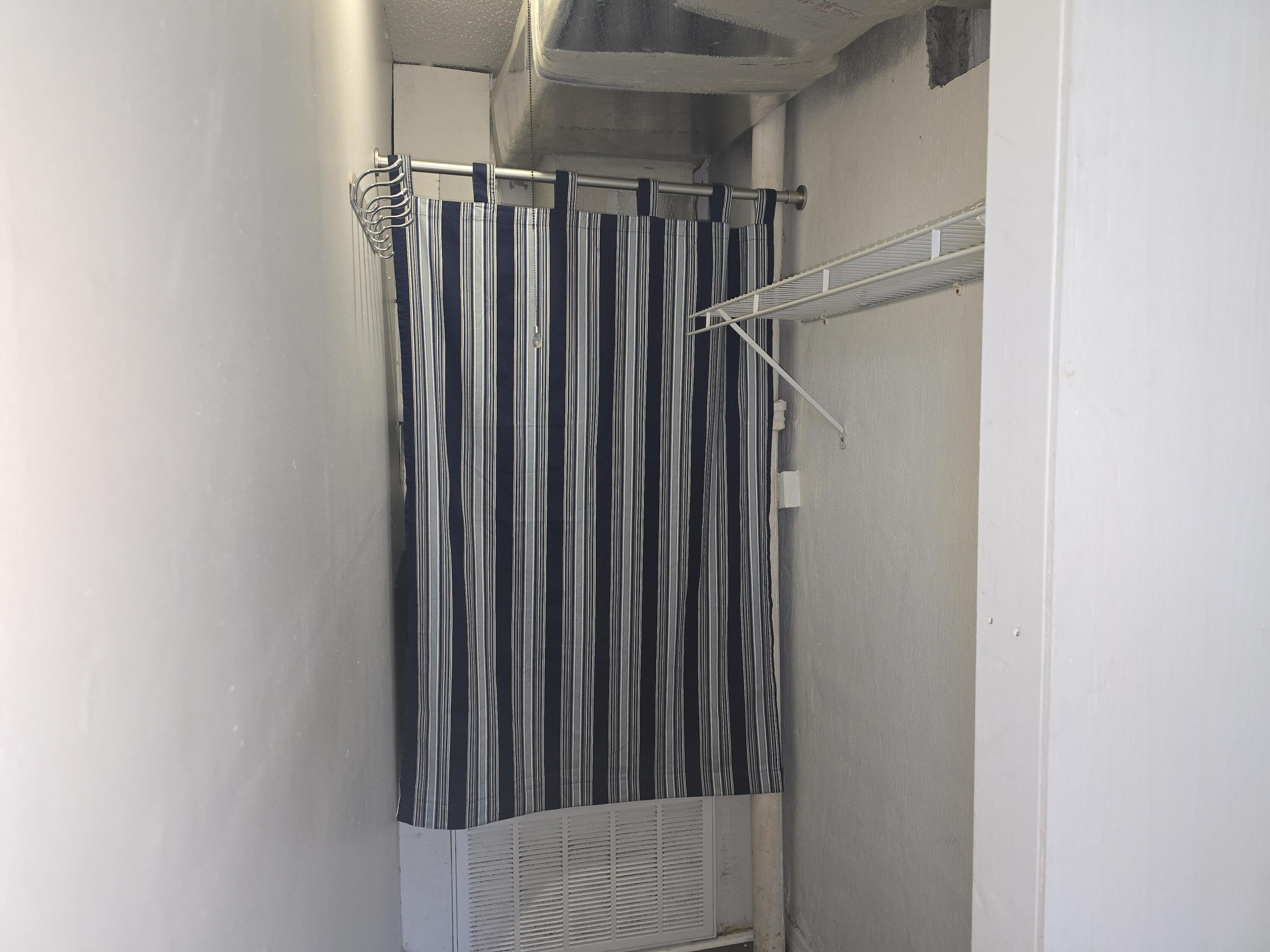 EDGEWATER APT - Residential Lease