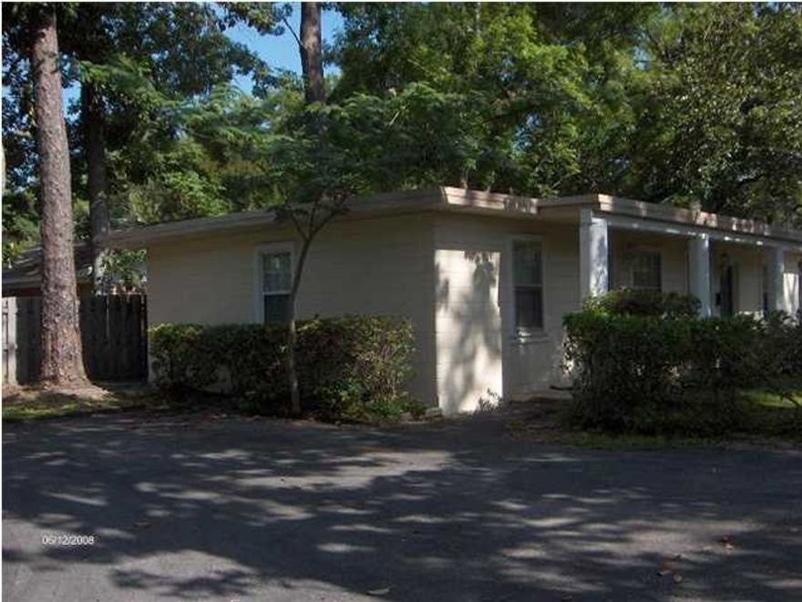 1 BR DUPLEX LOCATED IN A QUAINT COTTAGE LIKE SETTING. VERY QUIET AND SHADED. NO PETS ALLOWED. CONVENIENT TO HURLBURT AS WELL AS MANY OTHER AREAS IN FWB.. 1 Vehicle allowed per unit.  . Water Sewer & Garbage & Pest Control included with the rent. Please call our office number for info or to make an appointment.  We do not make appointments over email There are no laundry facilities on site or in unit, there is no dishwasher. Tenants do not have access to the sound ( body of water) behind the main house. Nothing can be stored outside of the unit. Listing office agent to accompany all showings