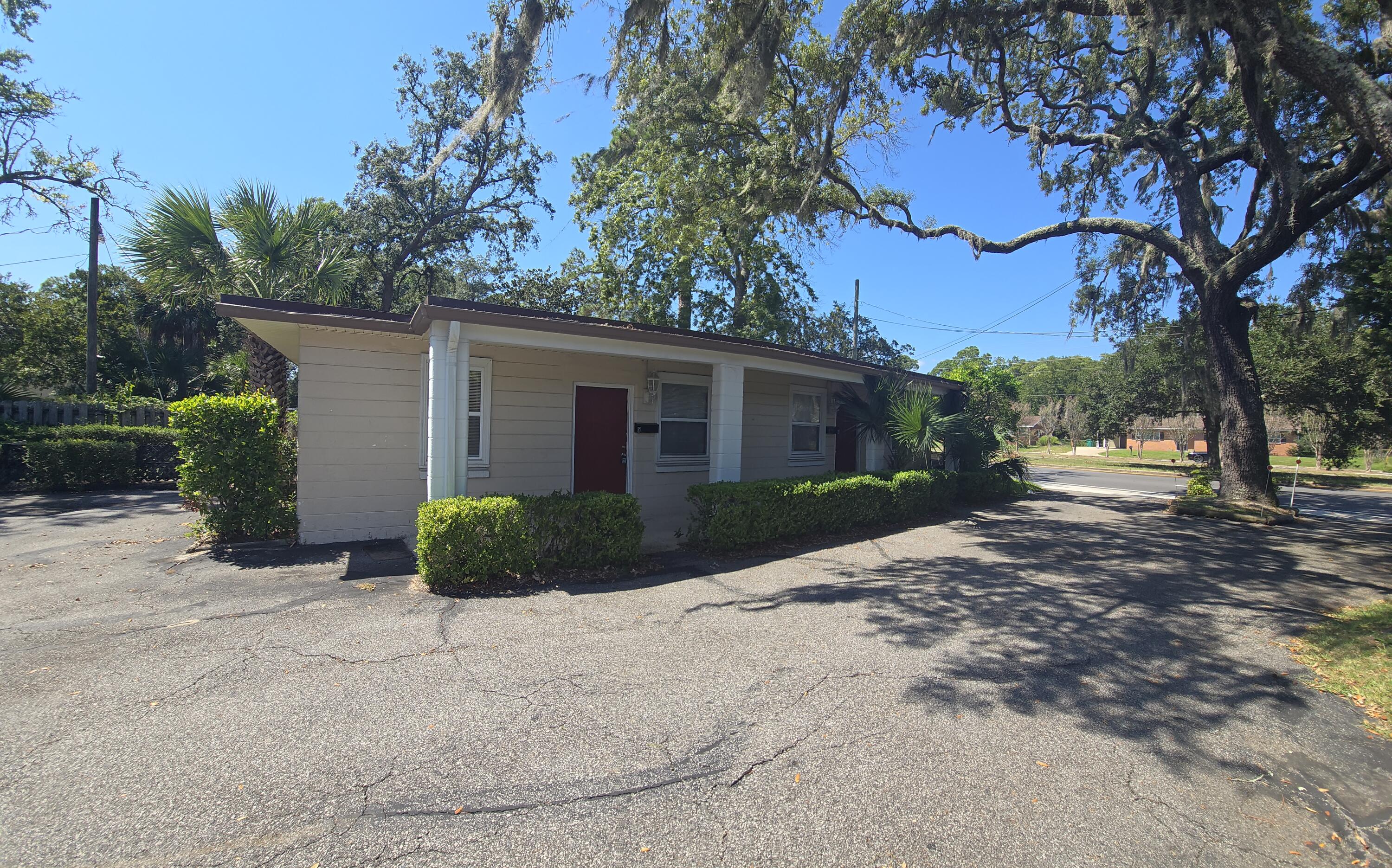 EDGEWATER APT - Residential Lease