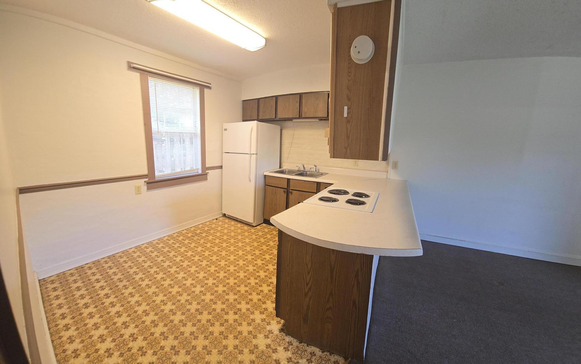 EDGEWATER APT - Residential Lease