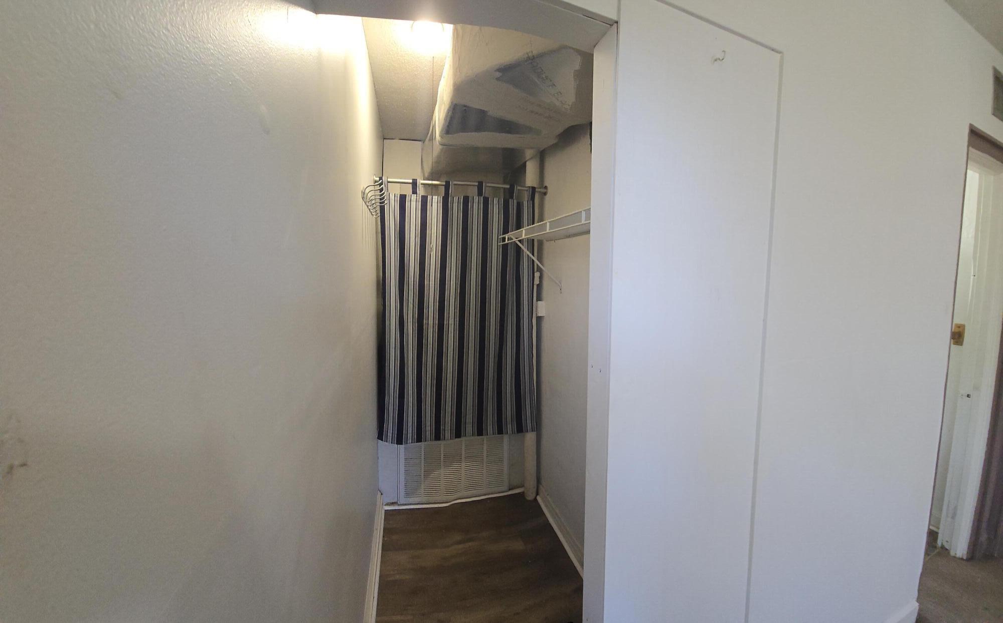 EDGEWATER APT - Residential Lease