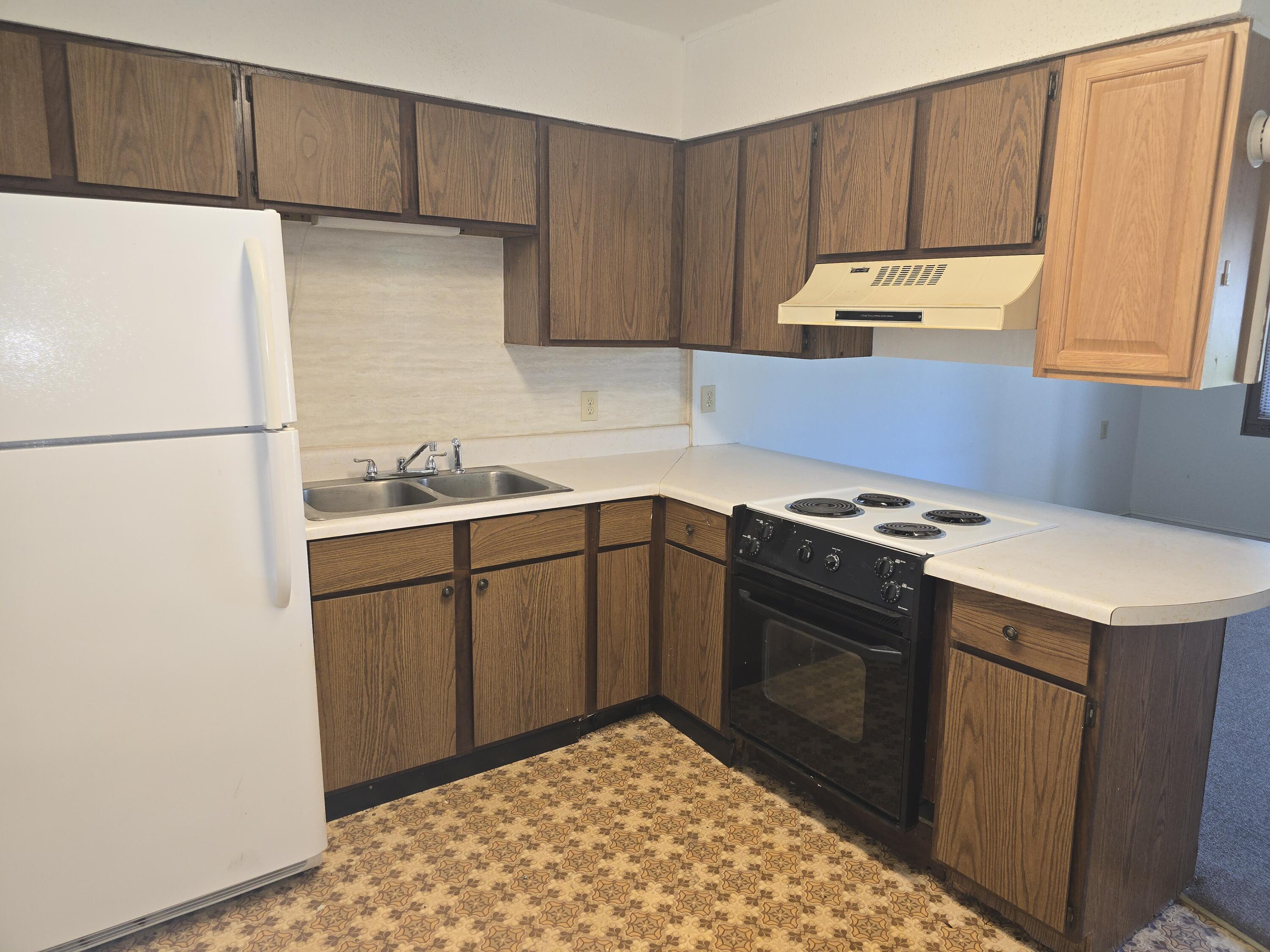 EDGEWATER APT - Residential Lease