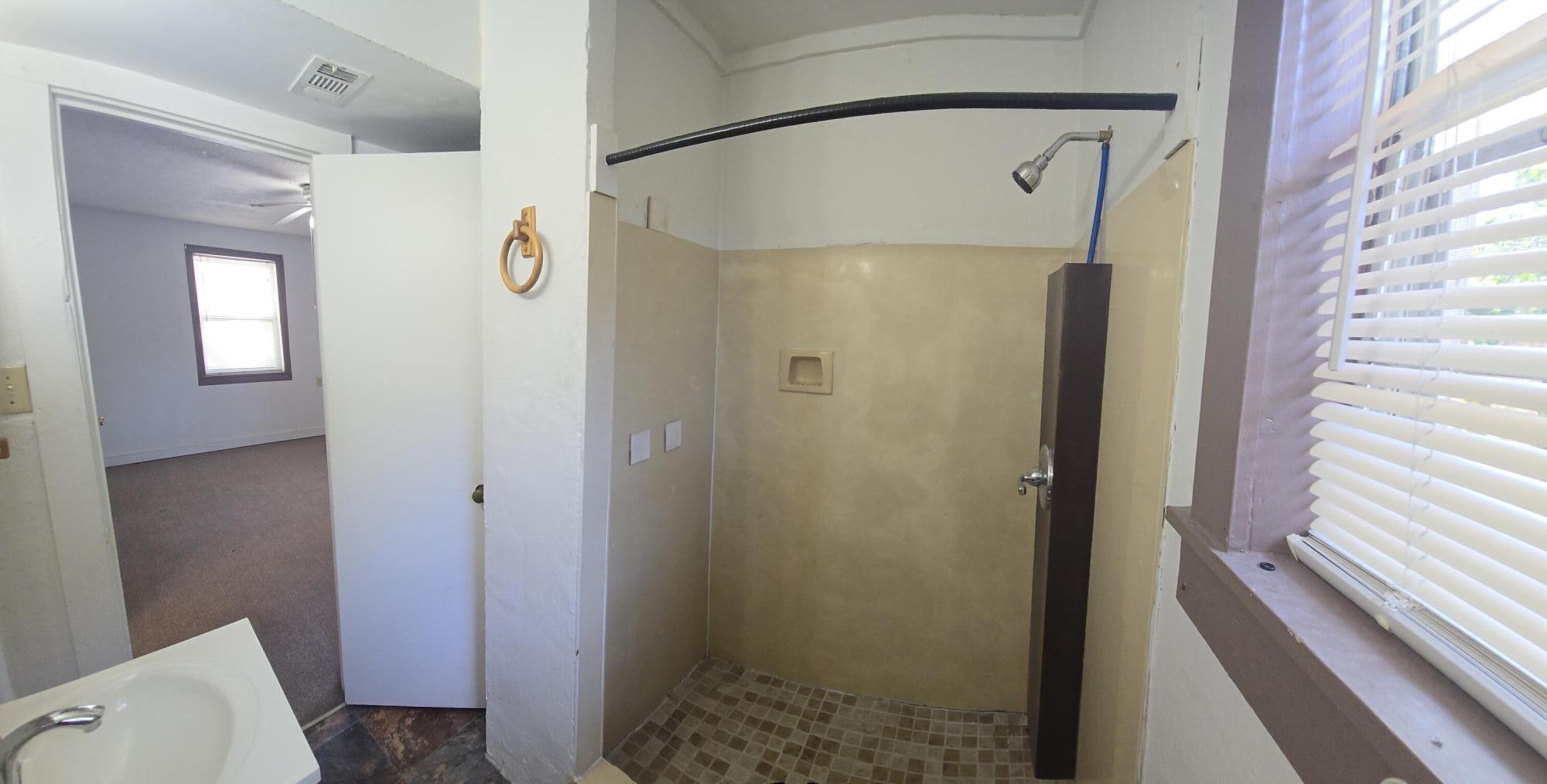 EDGEWATER APT - Residential Lease