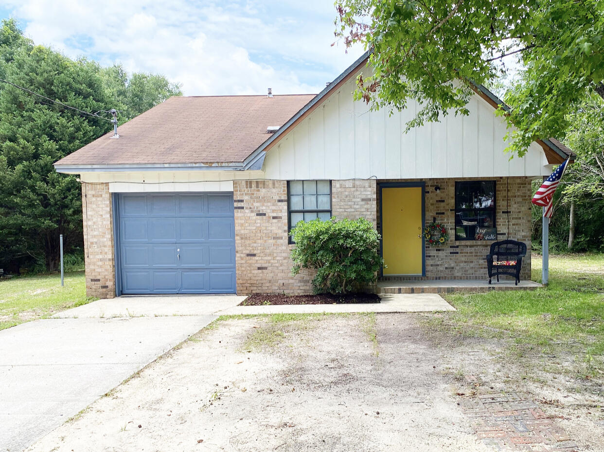 This cute home is located close to town. It is a 3 bedroom/ 1.5 bath situated on 1 full acre. It could easily be updated and add your personal touch. The home is located on a paved road, just minutes to schools, ball parks and stores.