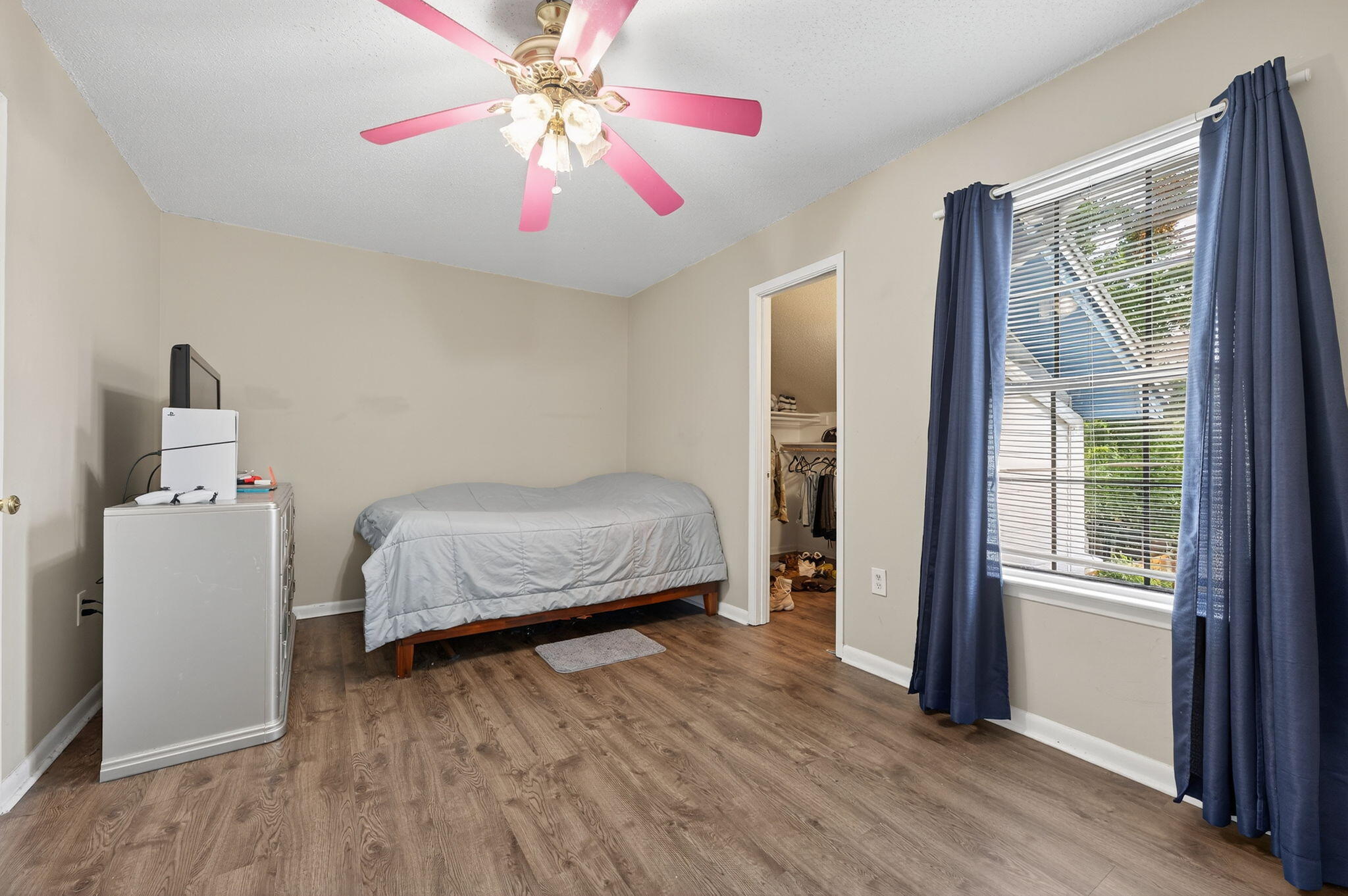 VIKING MANOR PH 1 - Residential