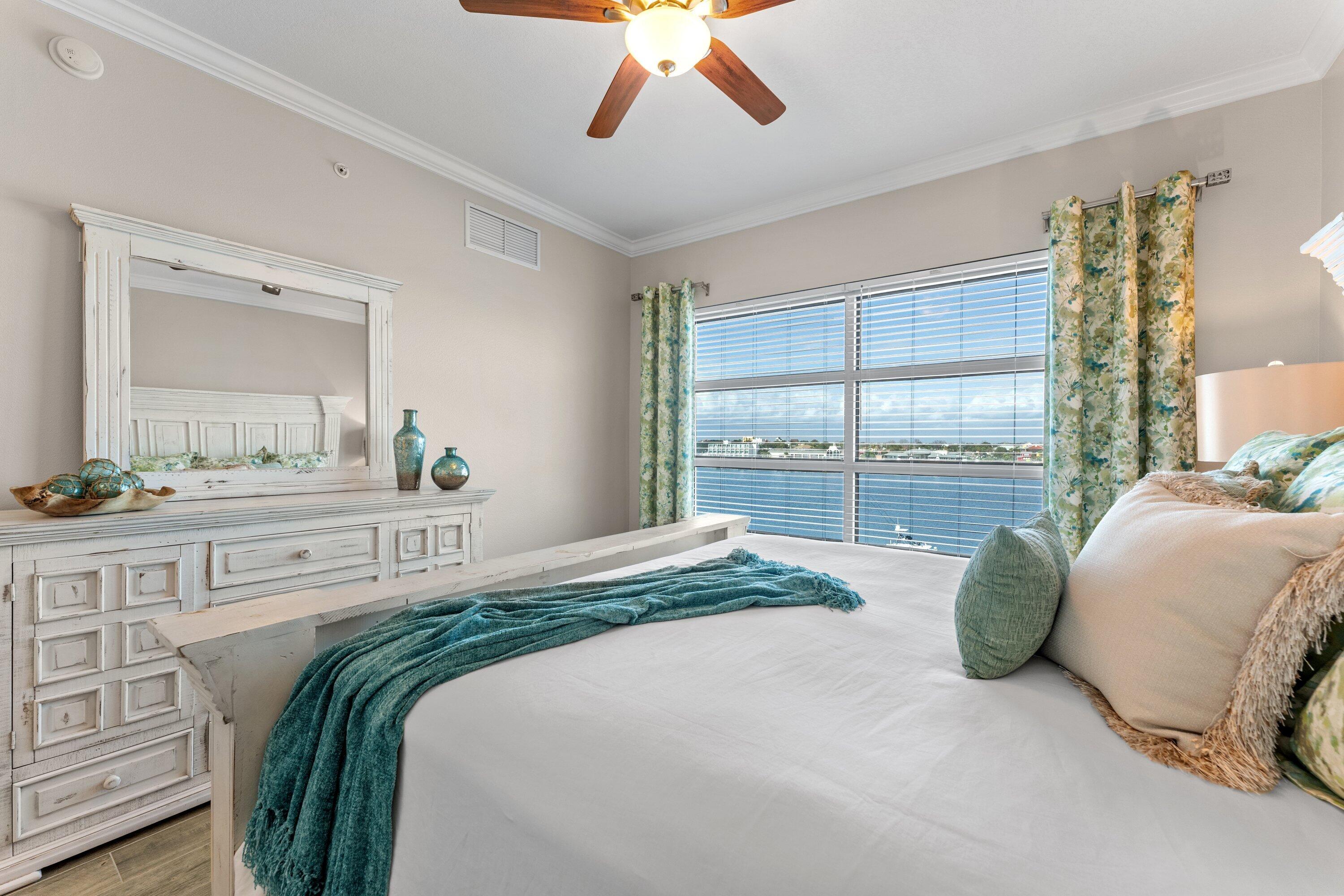 HARBOR LIGHTS - Residential