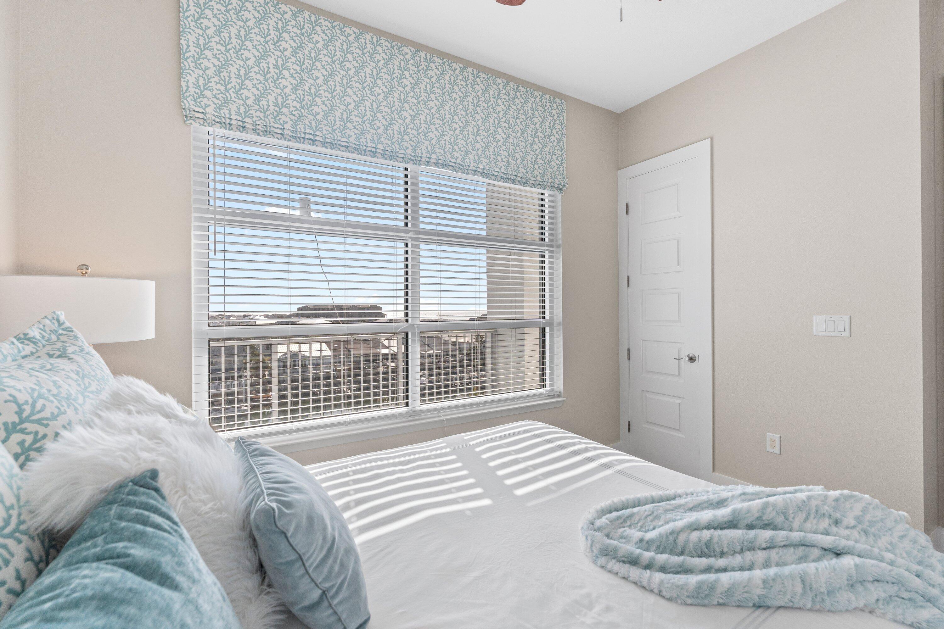 HARBOR LIGHTS - Residential