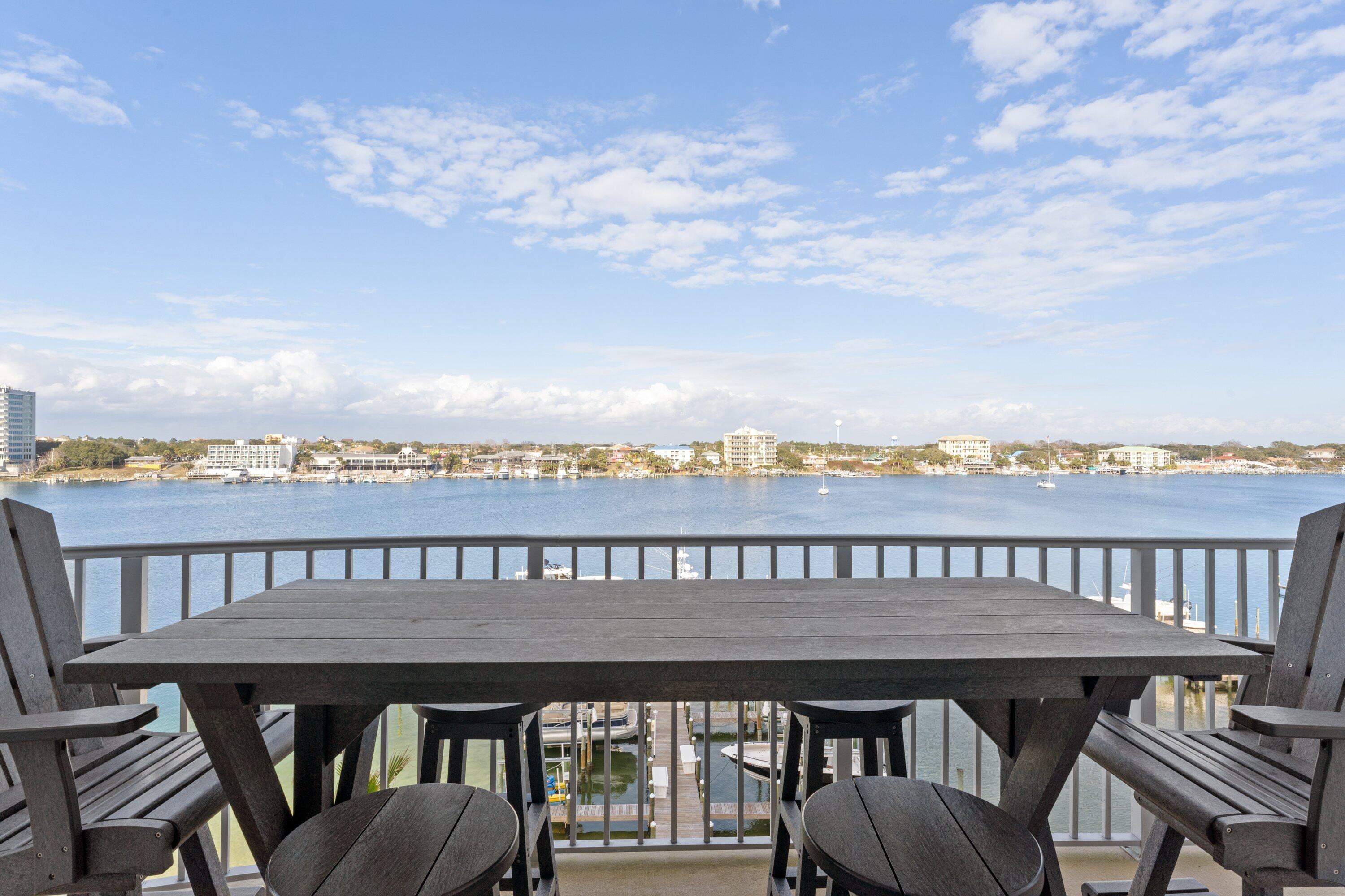 HARBOR LIGHTS - Residential