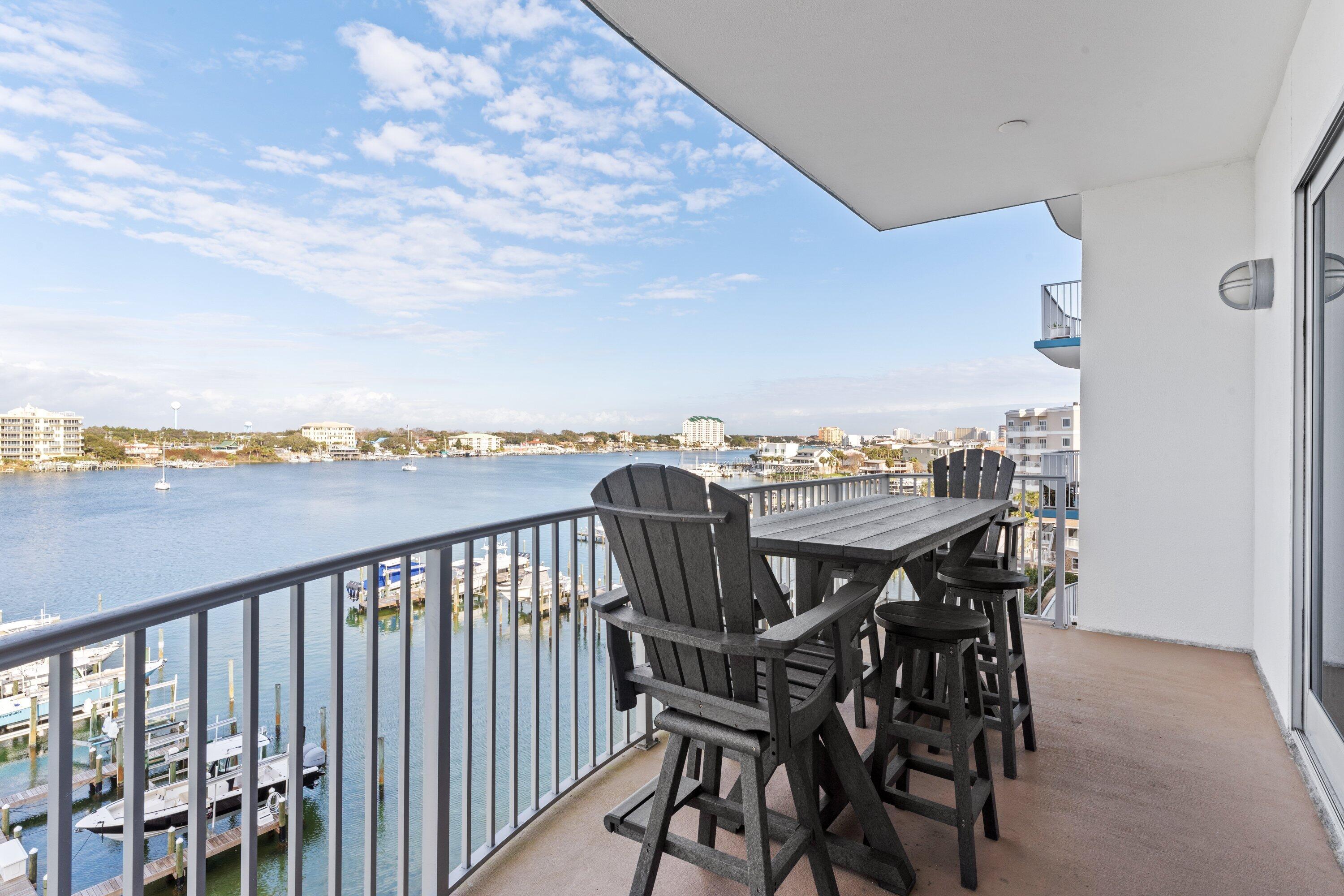 HARBOR LIGHTS - Residential