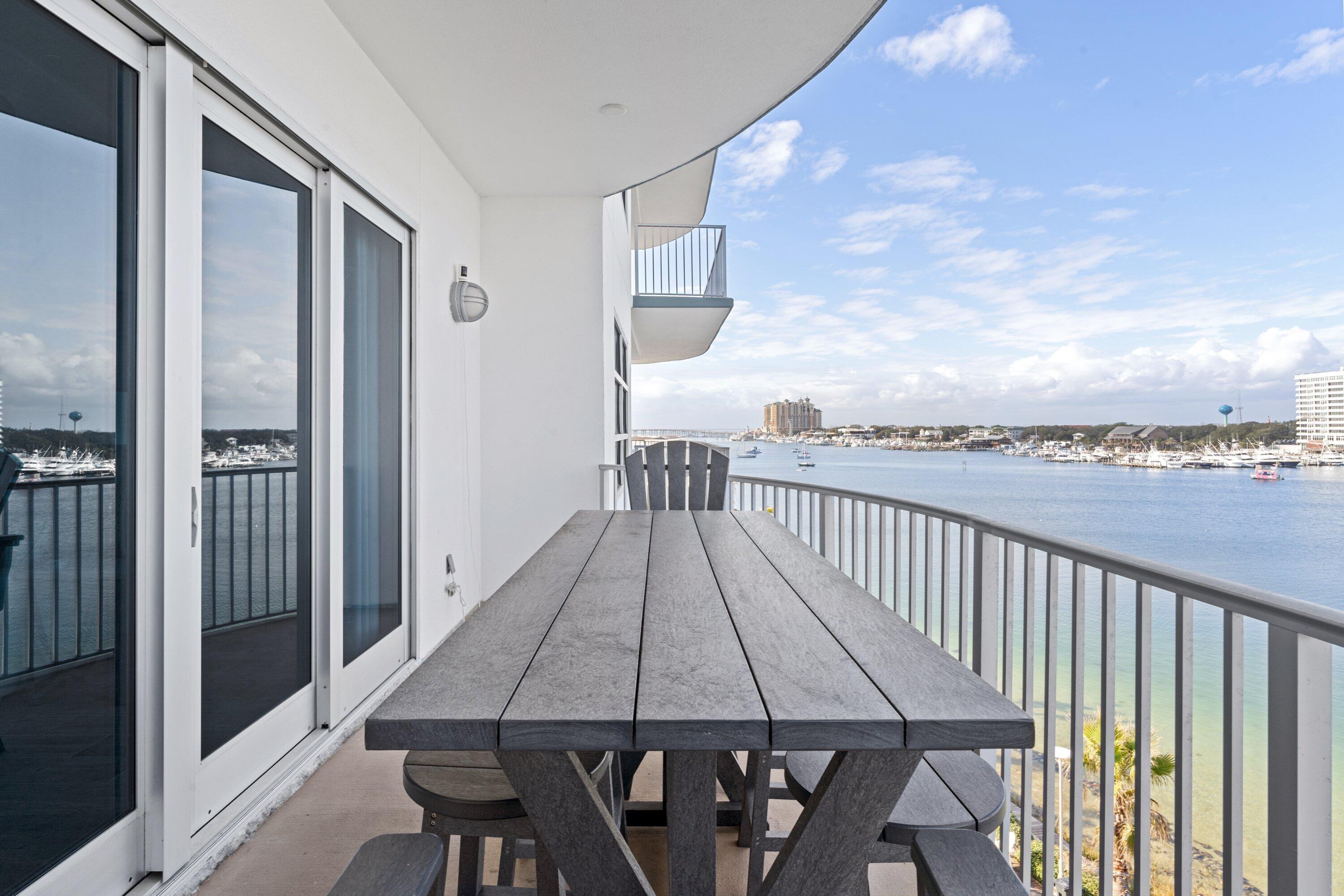 HARBOR LIGHTS - Residential