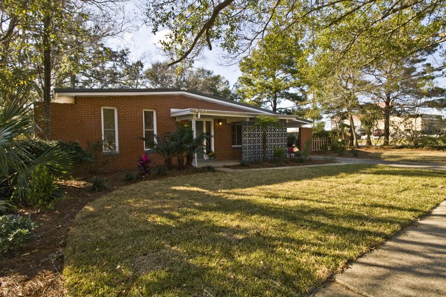 Remodeled Home; Impressive new Kitchen w/ custom build cabinets & appliances.New roof,HVAC and hot water heater; beautiful wood grain porcelain floors throughout,new bathroom with Corian shower and (vanity's in both), within a mile of boat launch at Liza Jackson Park...added built in entertaining area in living room. Large laundry area. New light fixtures throughout including ceiling fans. Lots of closets.New doors throughout. Lawn pump w/ timer.1,671total sqft. All diminutions to be verified by buyers.