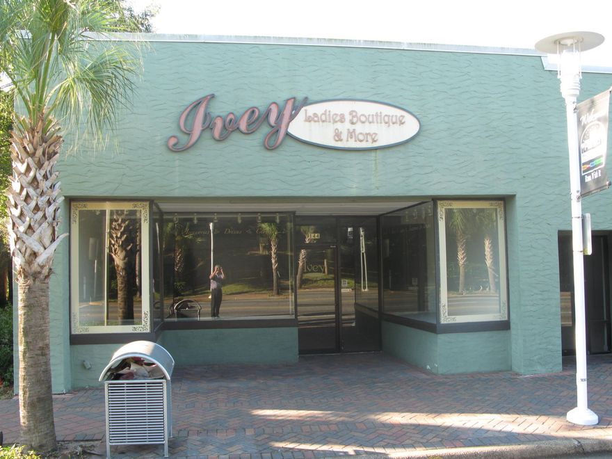 Impressive retail space with open floor plan, 1 restroom, rear storage, front and rear entrance. On street parking, parking behind building and parking at the FWB Landing behind the property and City parking across the street. The entire front is glass display for your merchandise and products. Crosswalk in front of property for customers on the north side of Hwy. 98.