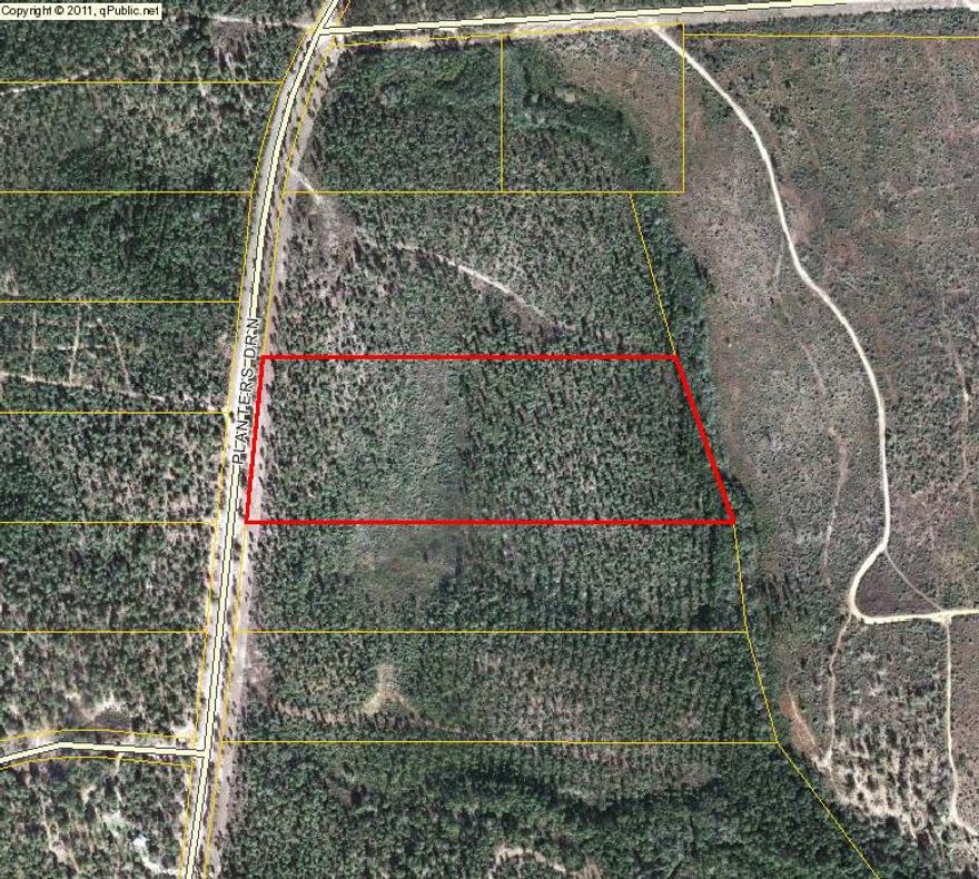 NICE 15AC PARCEL LOCATED ON WALTON PLANTATION AND HAS POWER AVAILABLE. WALTON PLANTATION IS A GATED COMMUNITY AND OWNER'S IN WALTON PLANTATION HAVE RECREATIONAL EASEMENTS TO APPROXIMATELY 3000AC FOR HUNTING, HORSE BACK RIDING,RIDING ATVS AND SEVERAL OTHER OUTDOOR RECREATIONAL ACTIVITIES.