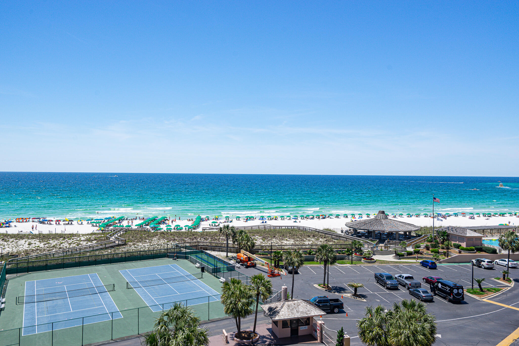 ISLANDER CONDO - Residential