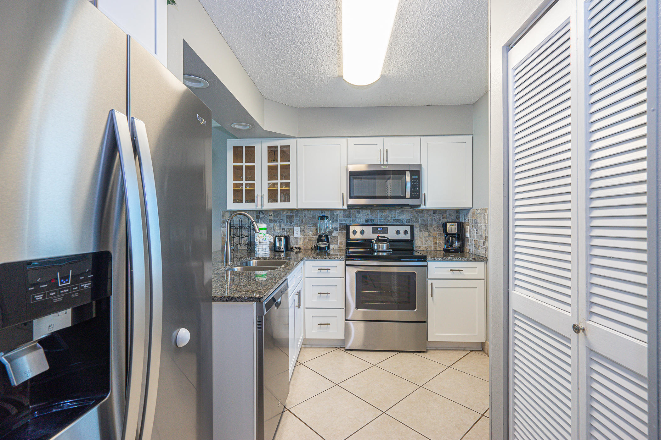 ISLANDER CONDO - Residential