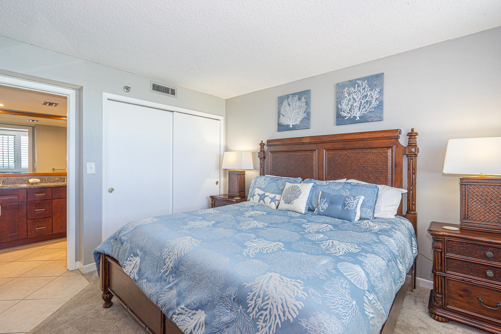 ISLANDER CONDO - Residential