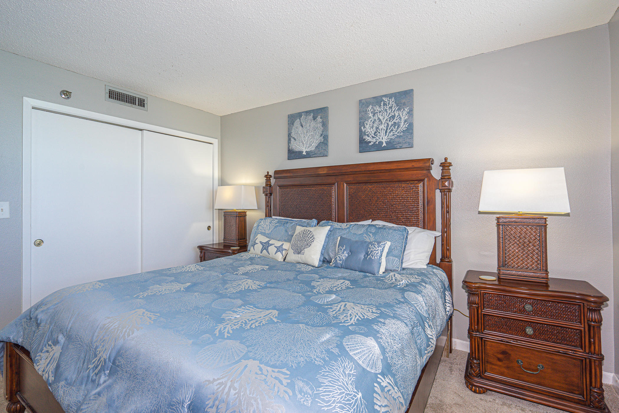 ISLANDER CONDO - Residential