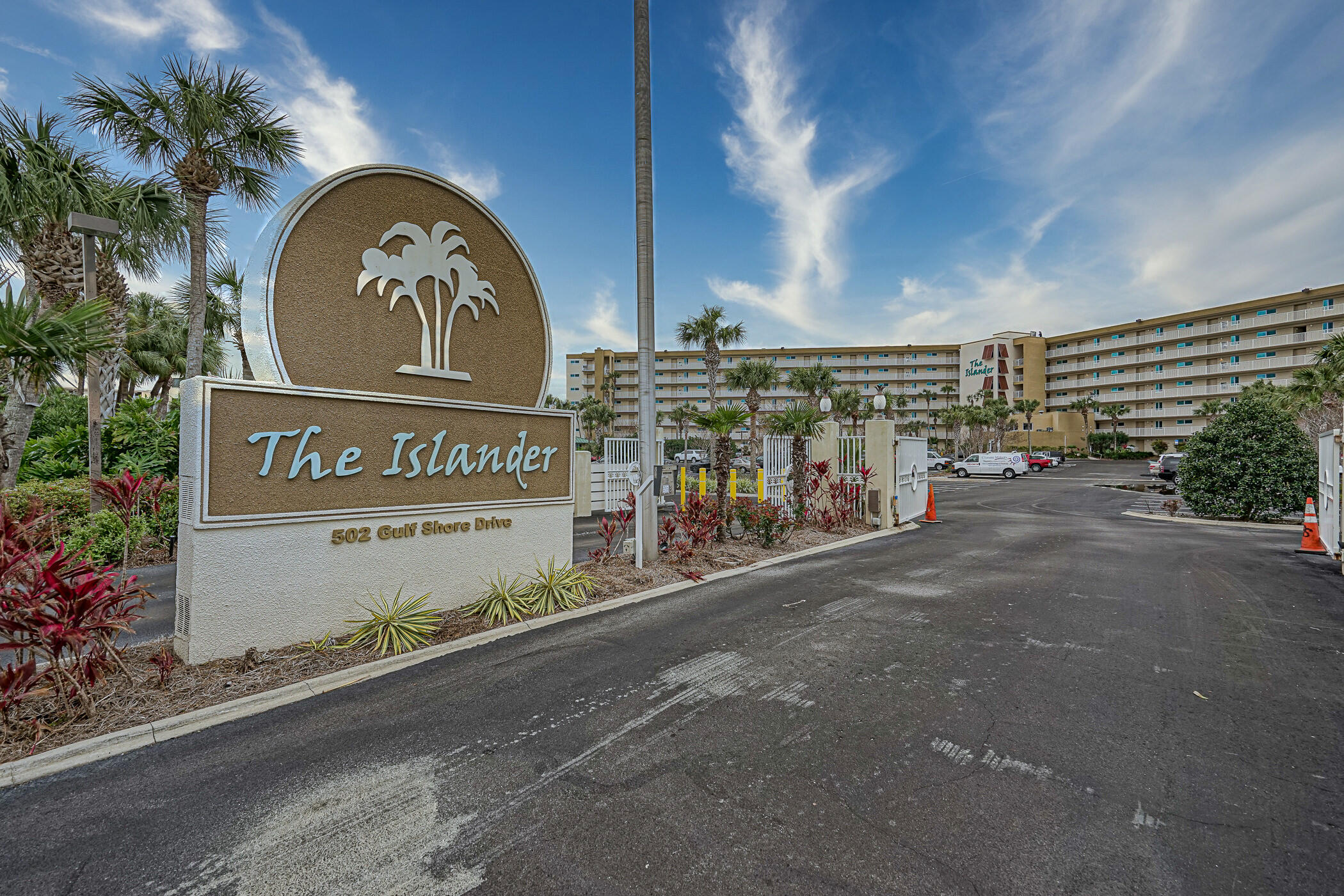 ISLANDER CONDO - Residential
