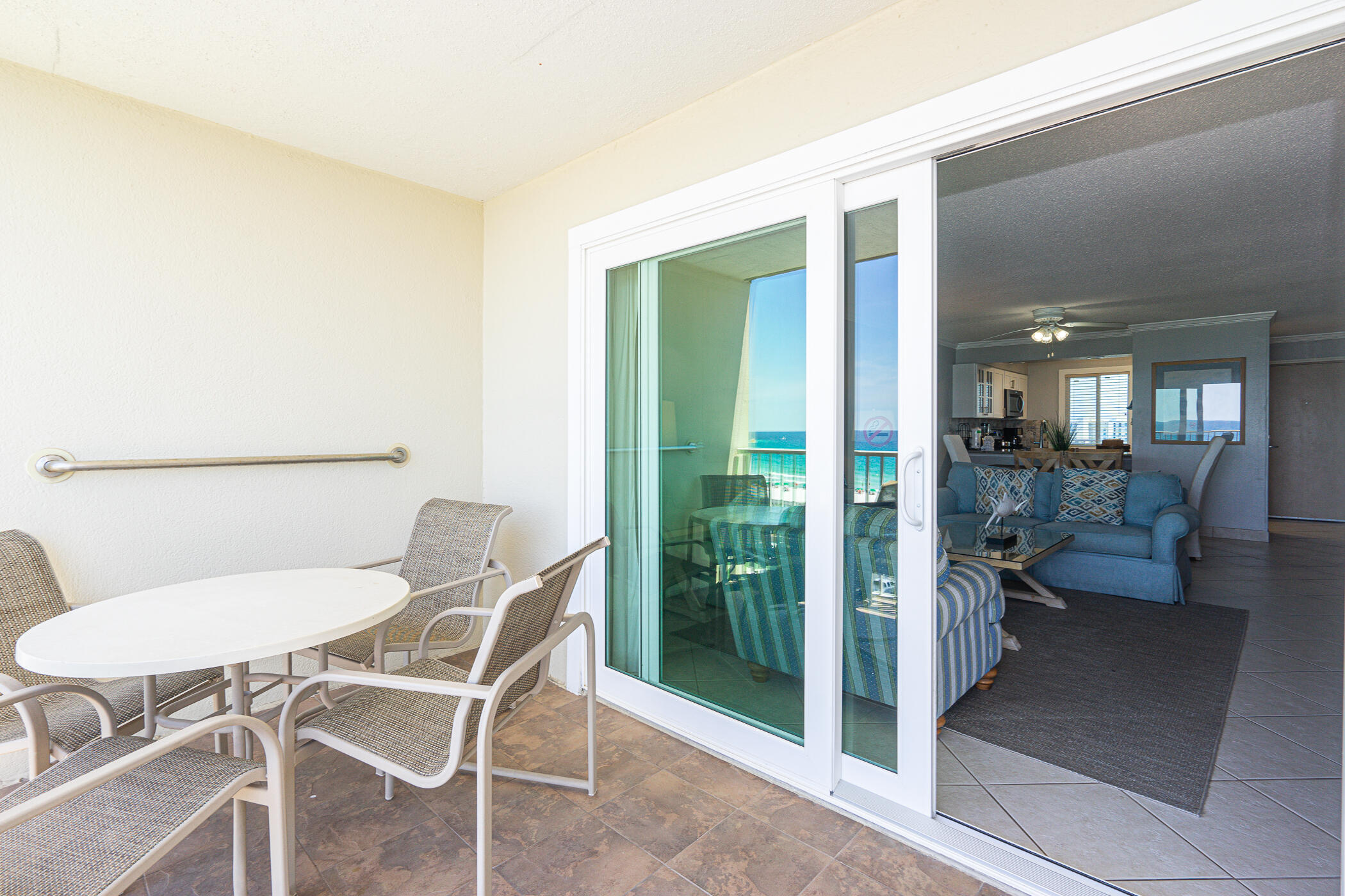 ISLANDER CONDO - Residential