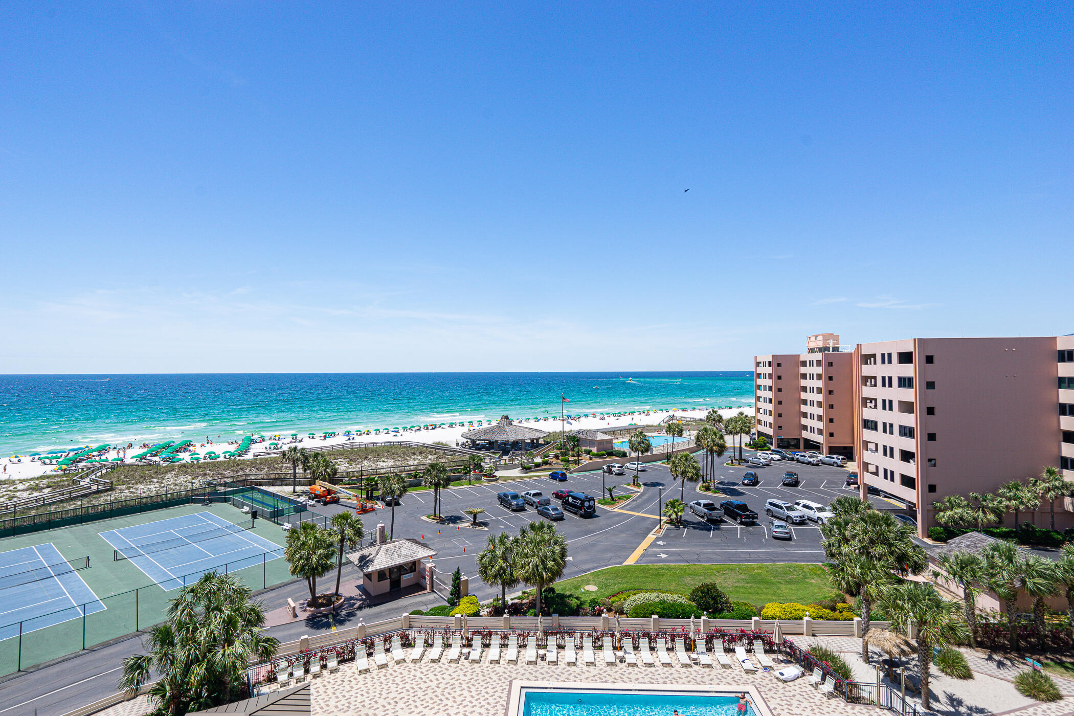 ISLANDER CONDO - Residential