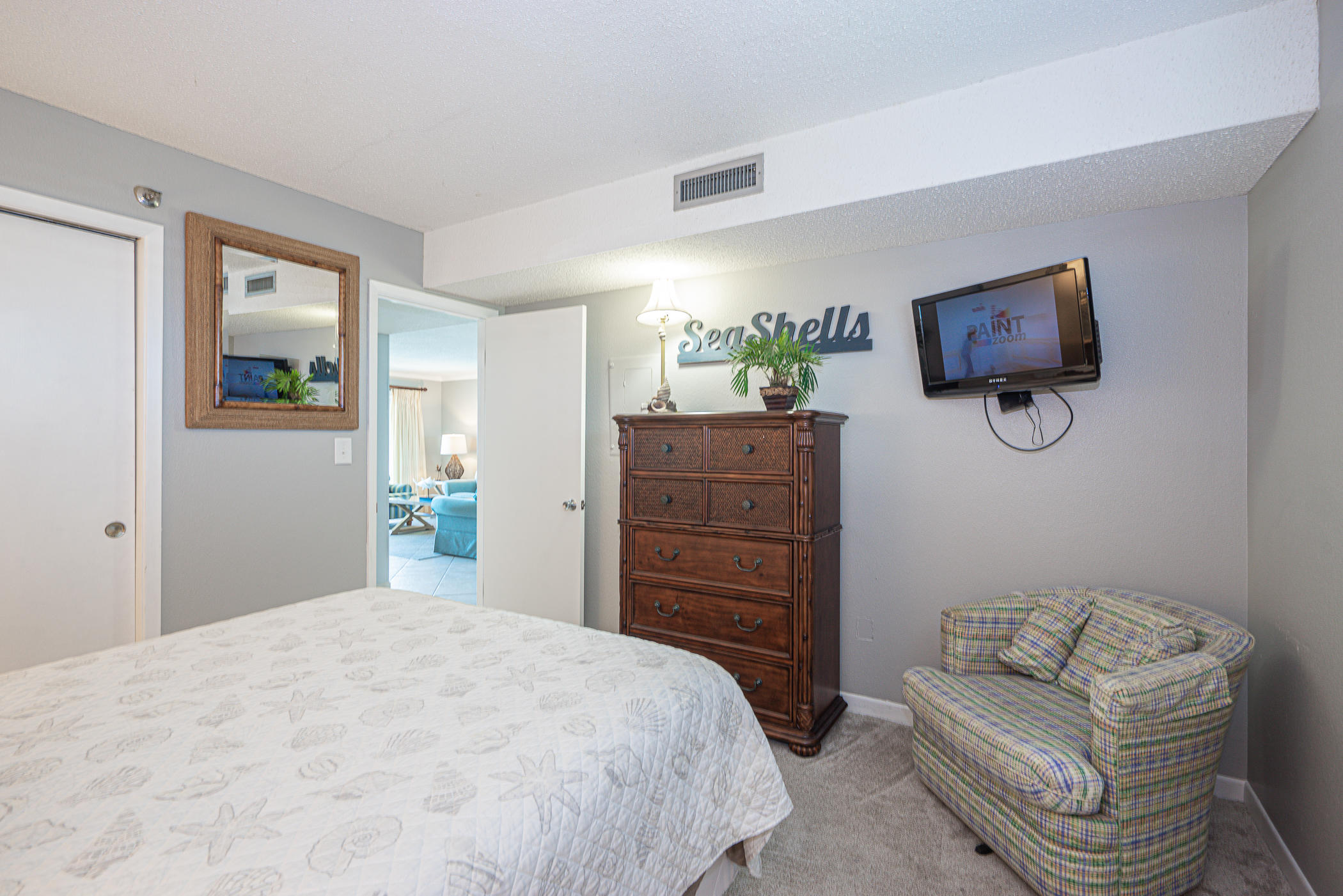 ISLANDER CONDO - Residential