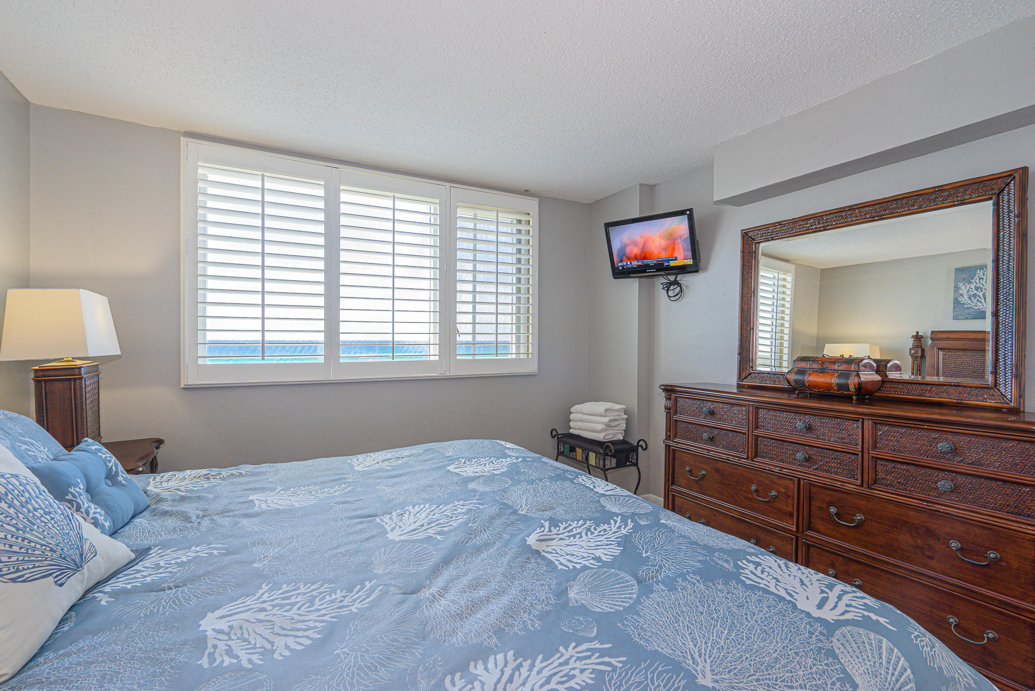 ISLANDER CONDO - Residential