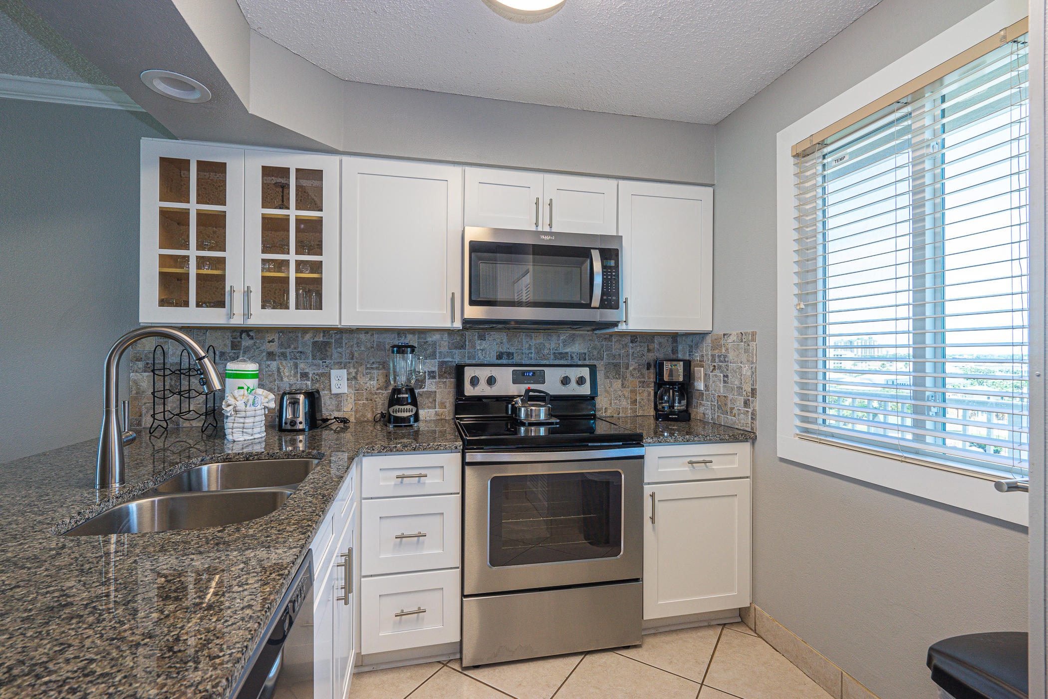 ISLANDER CONDO - Residential